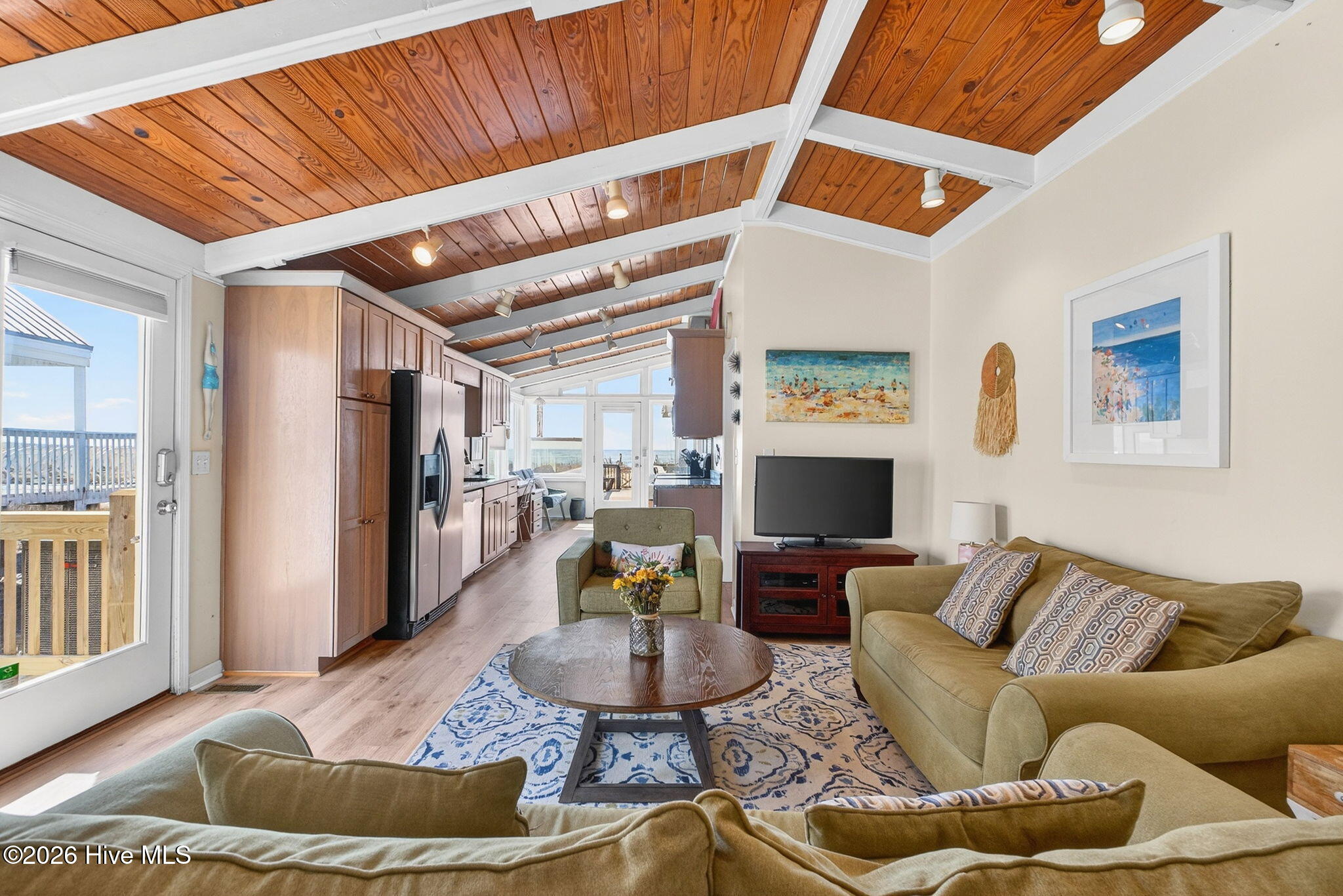 100559967 | Photo 14