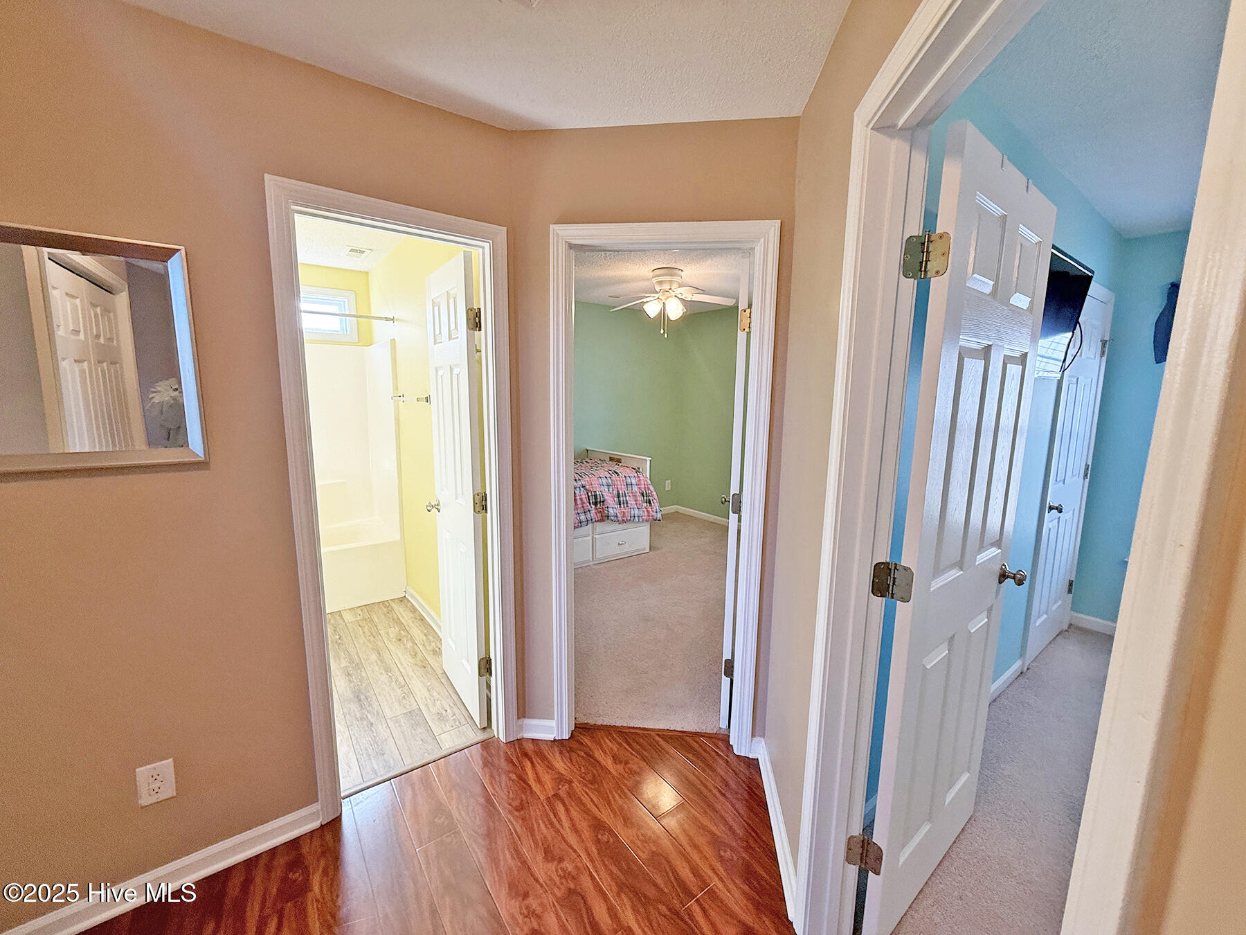 100537357 | Photo 23