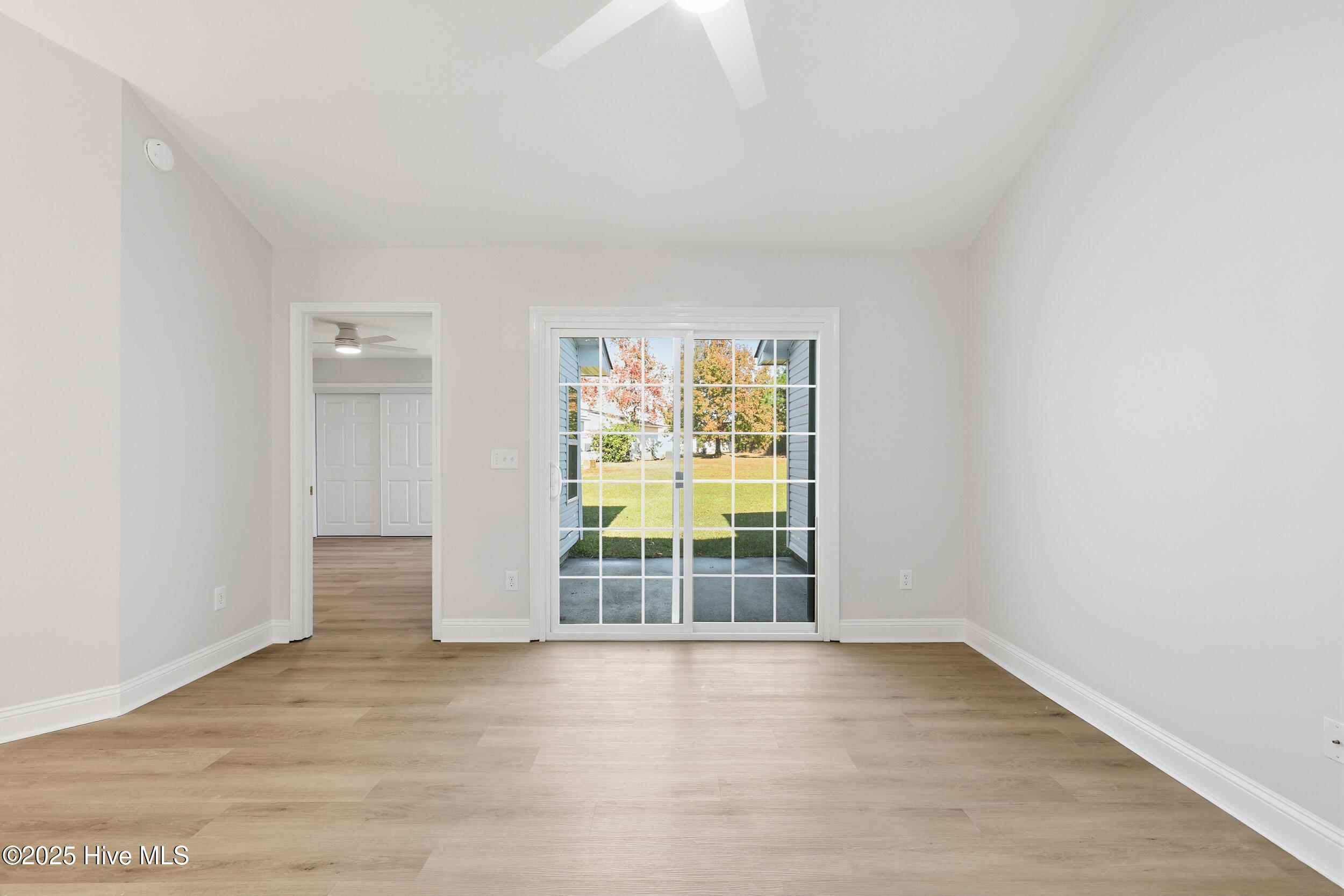 100540658 | Photo 17