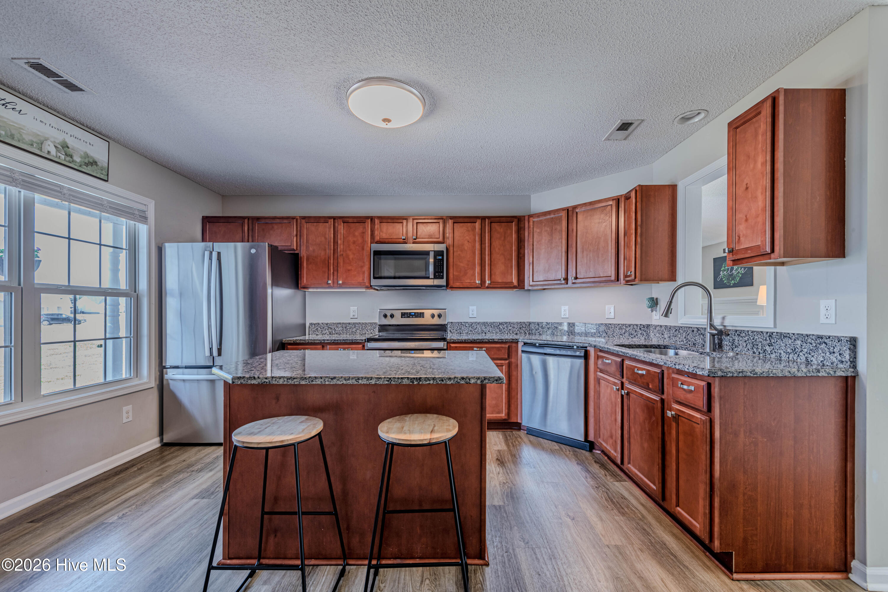 100565701 | Photo 14