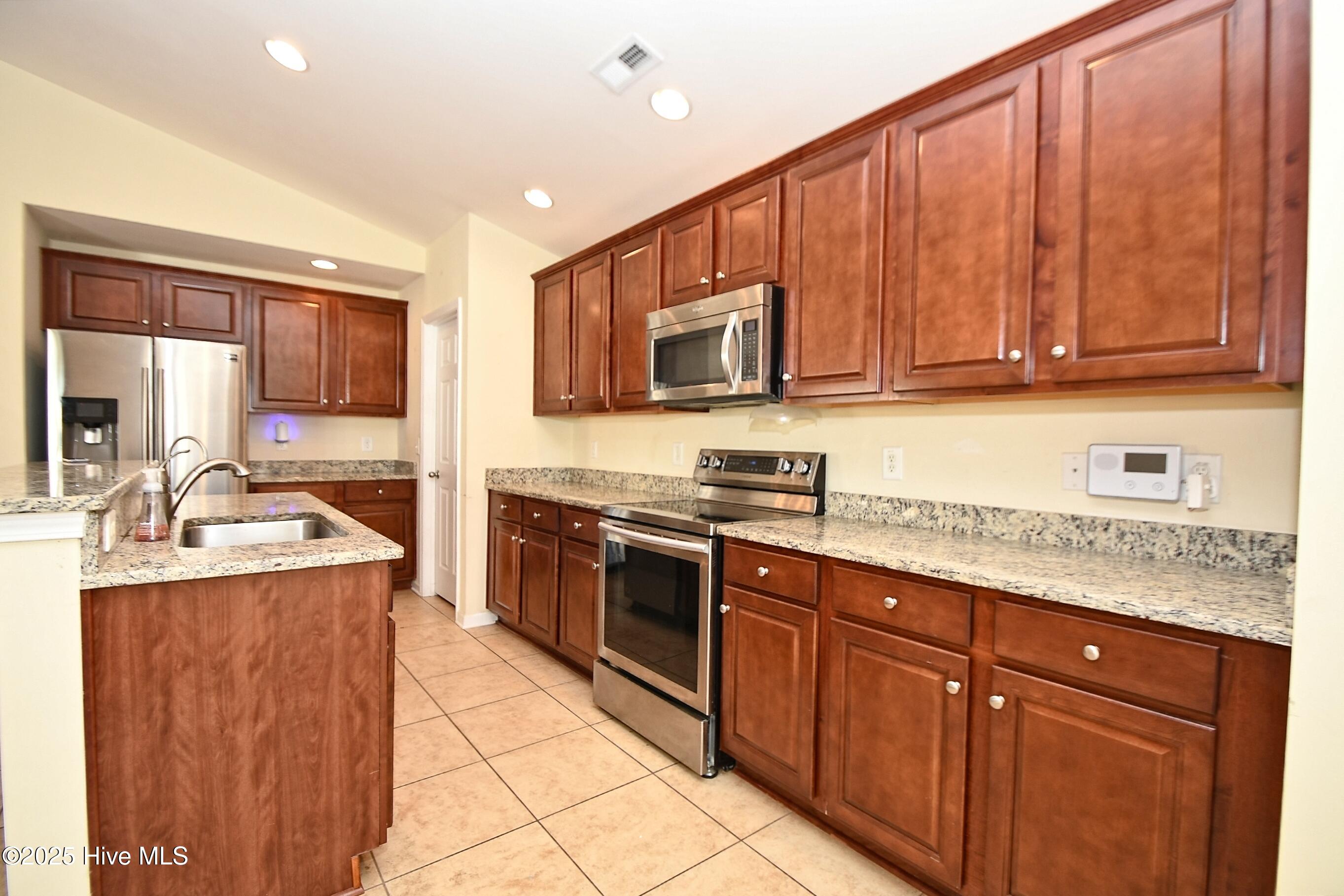 100538735 | Photo 20