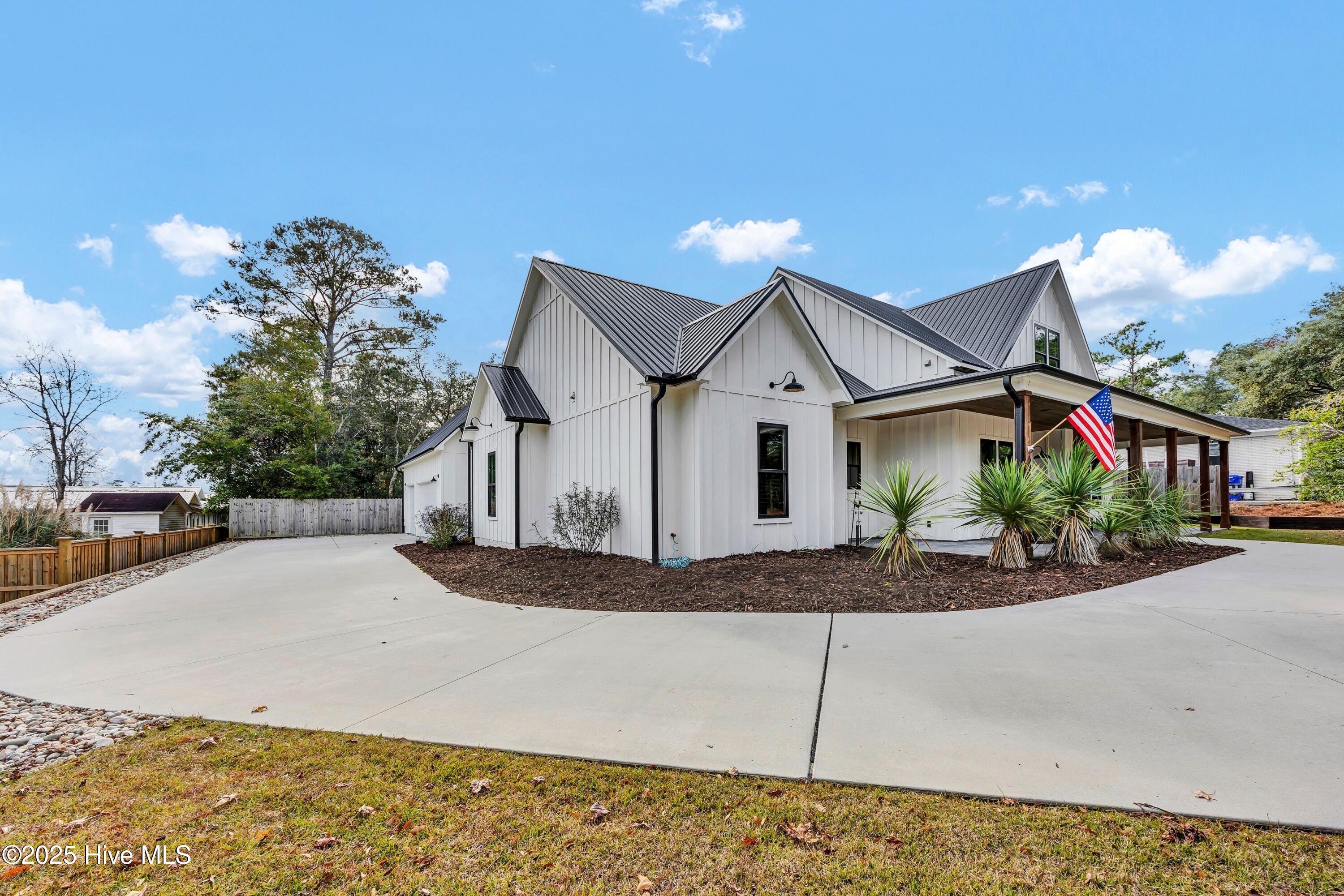 100543127 | Photo 61