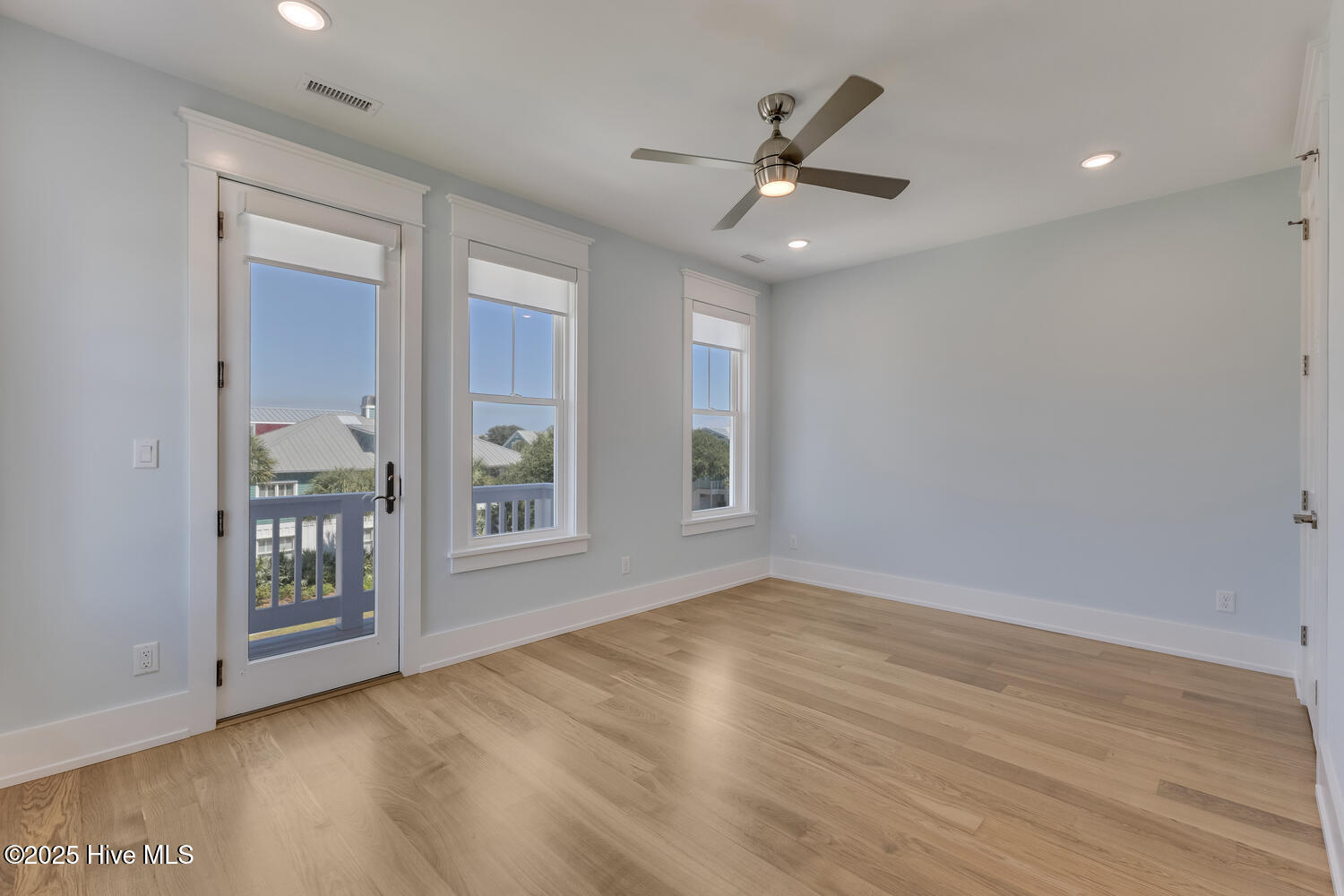 100537523 | Photo 27