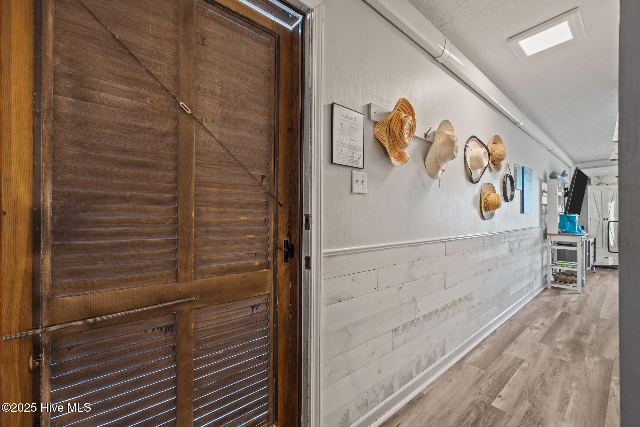 100546610 | Photo 23