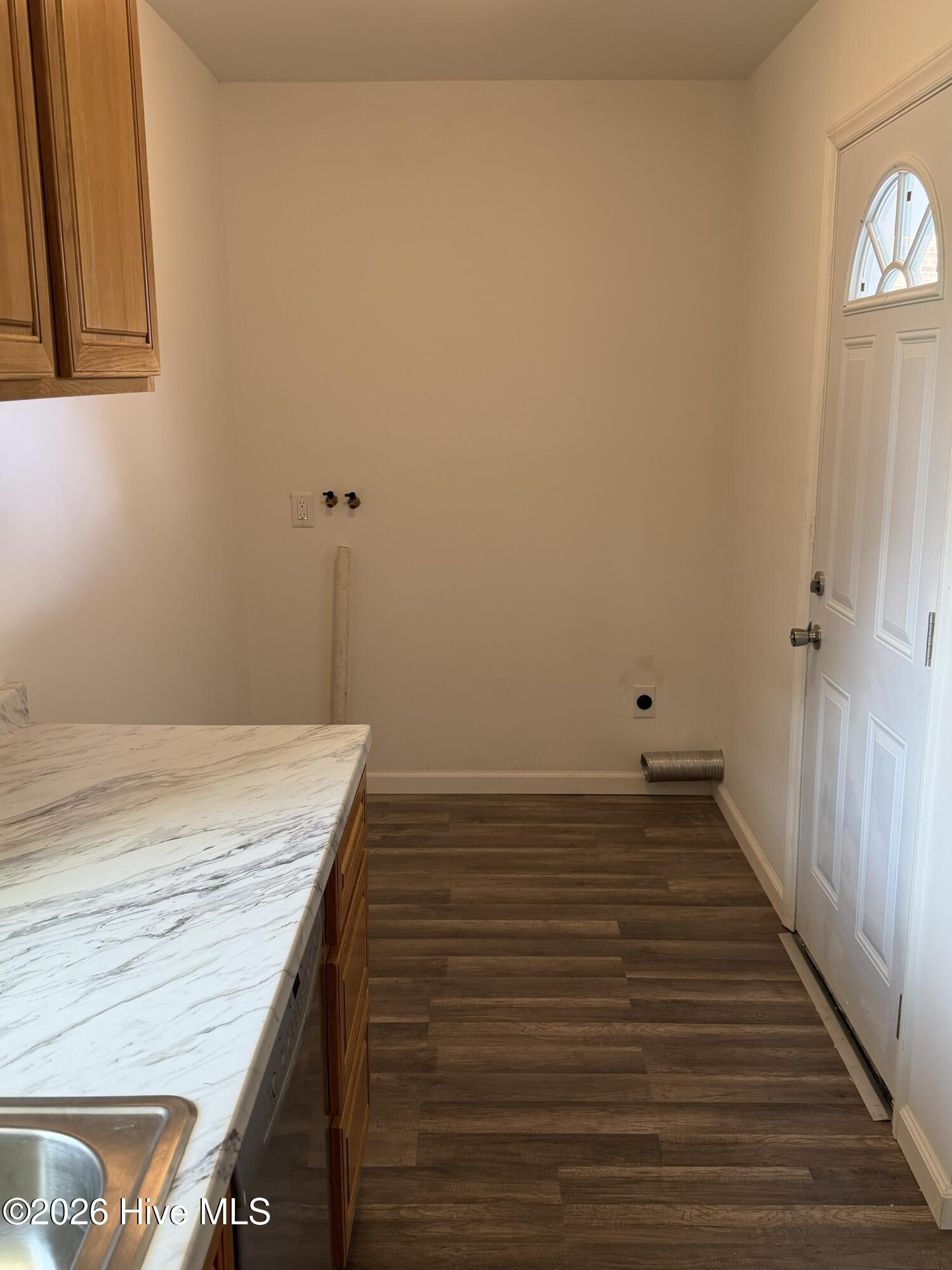 100565098 | Photo 17