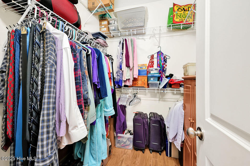 100564897 | Photo 25