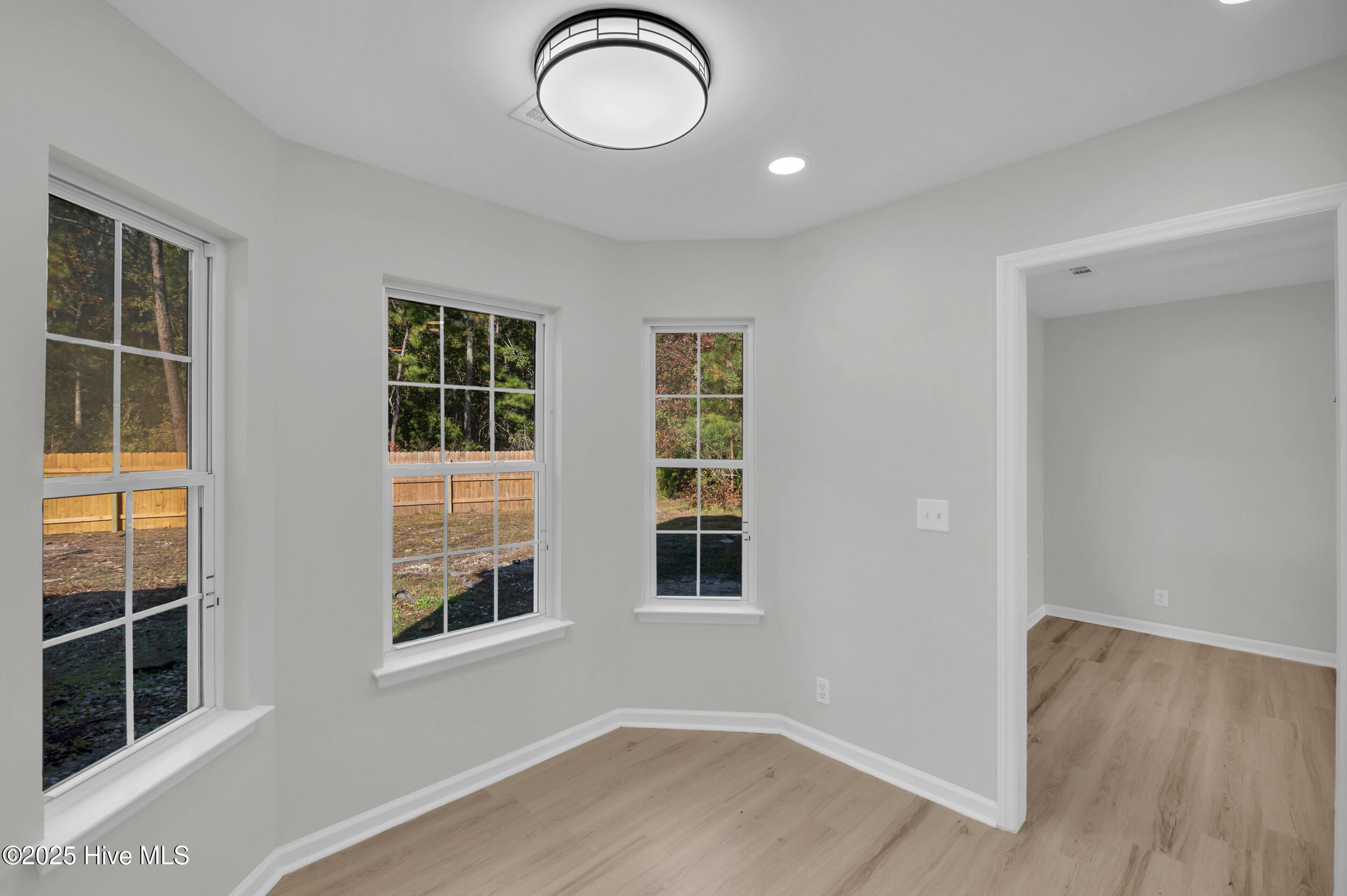 100540827 | Photo 16