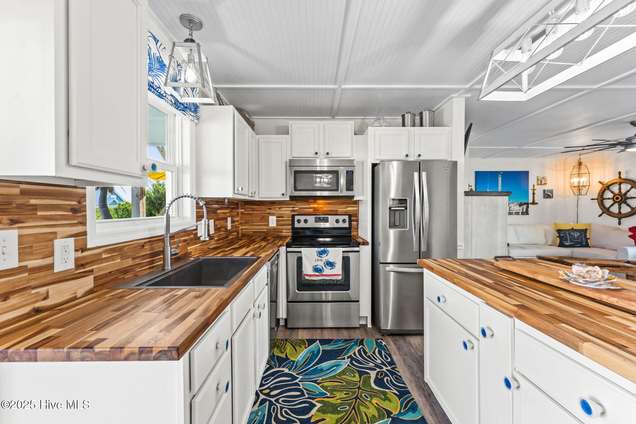 100527553 | Photo 24