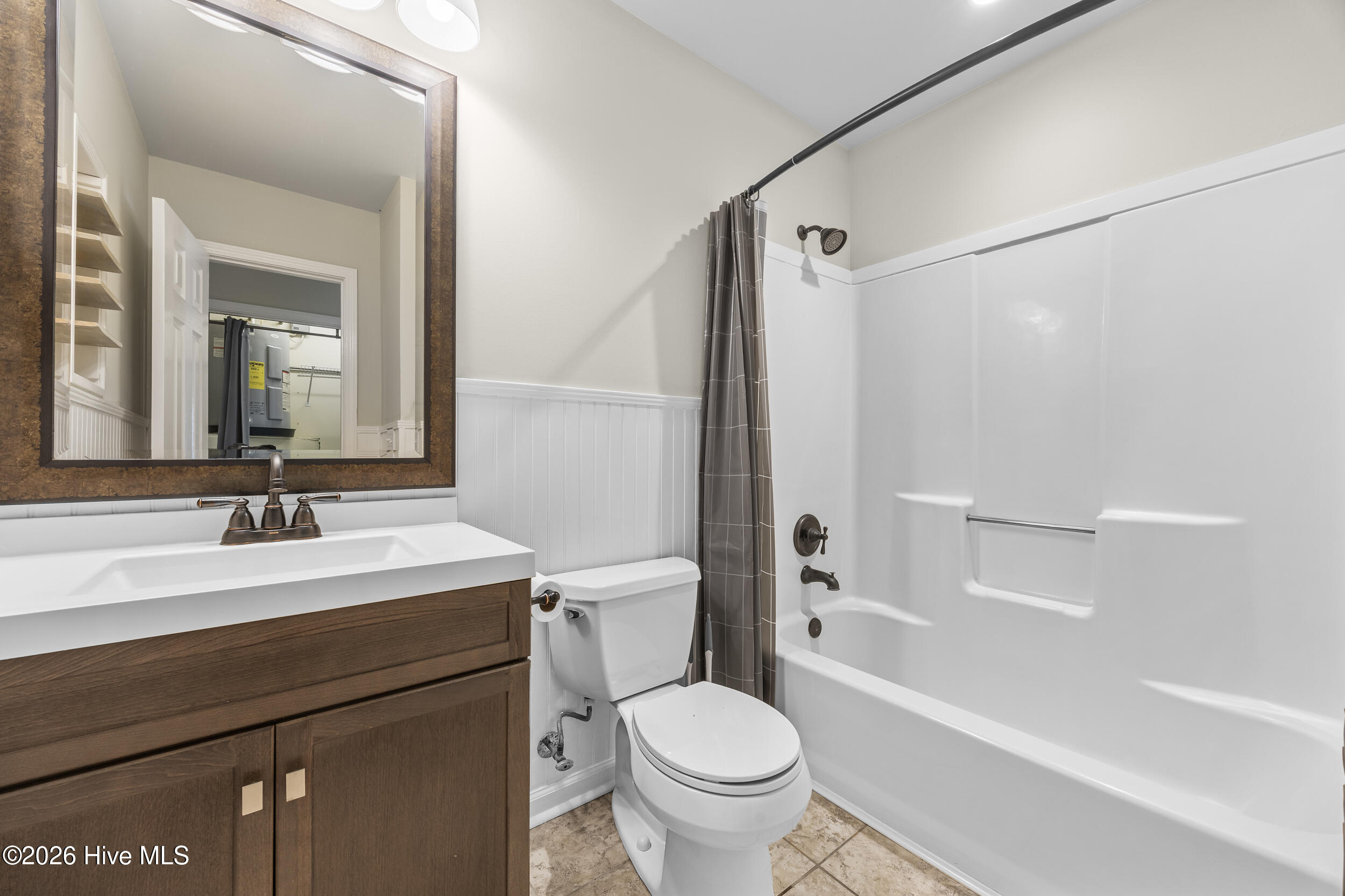 100560305 | Photo 29