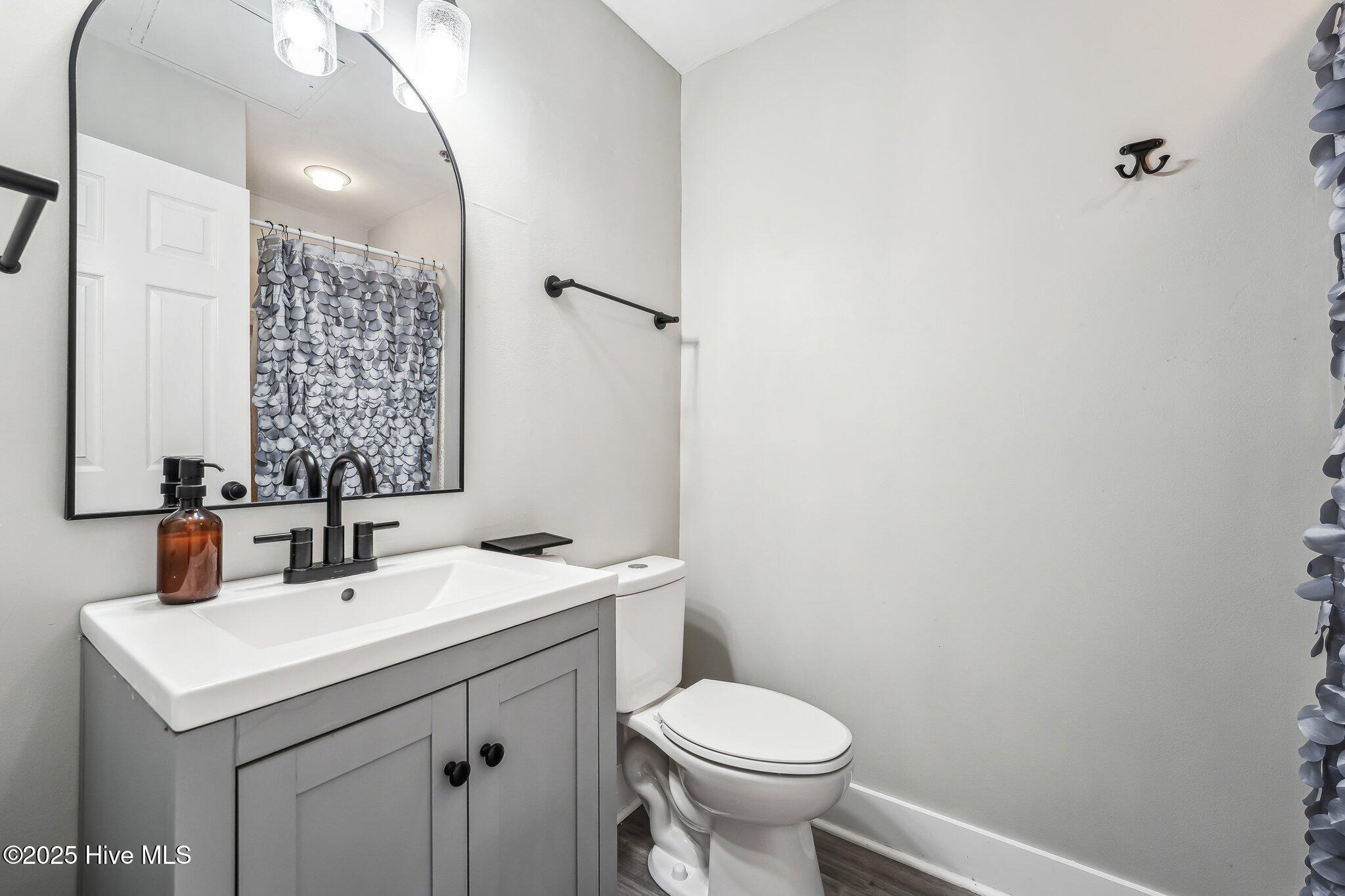 100562978 | Photo 21