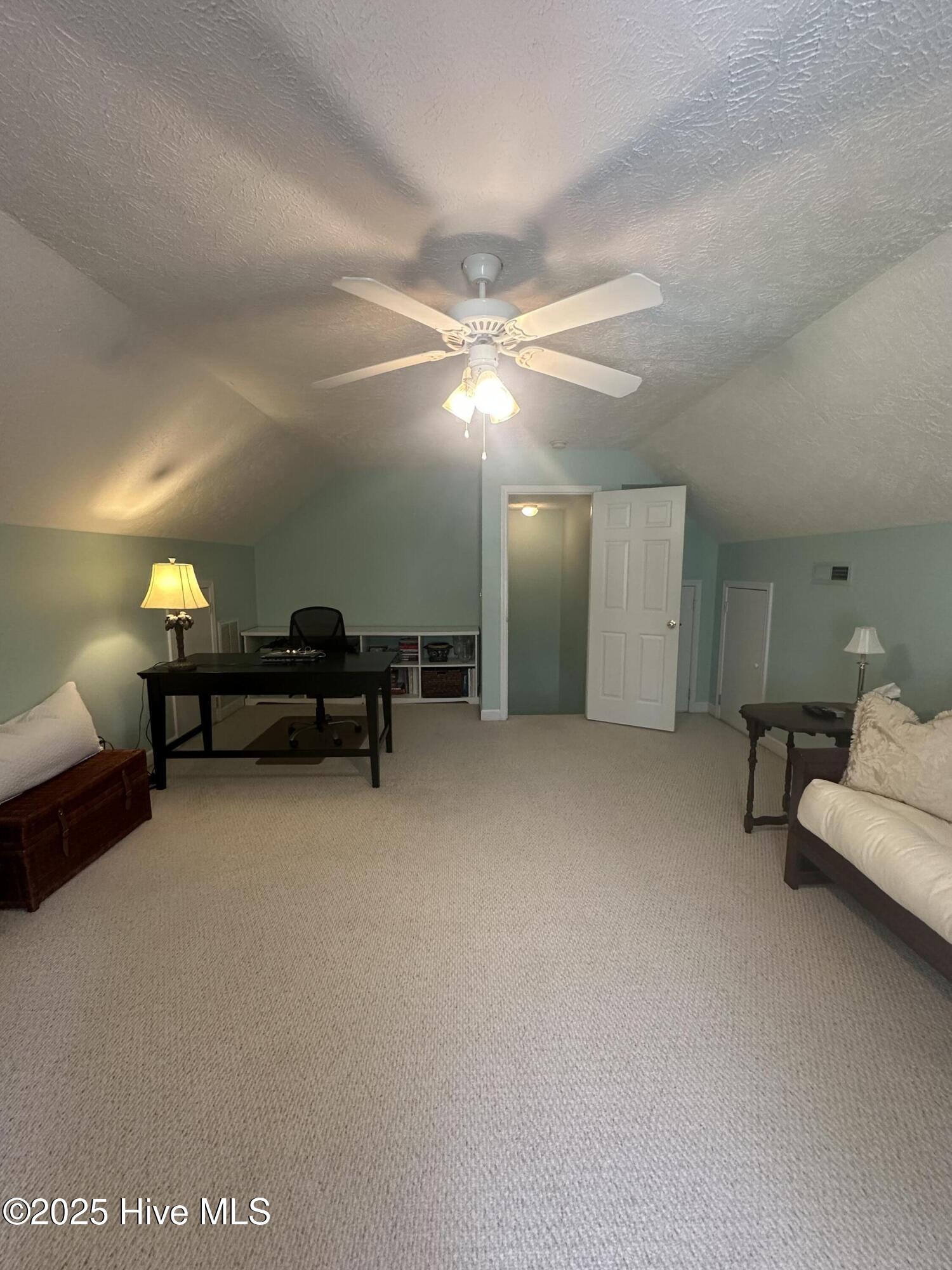 100526280 | Photo 34