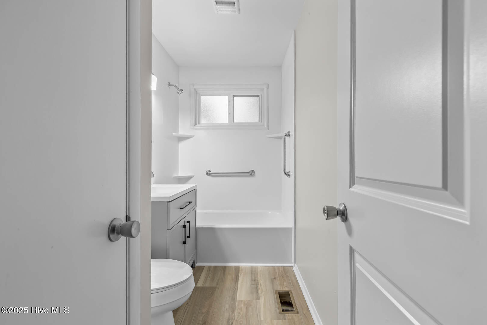 100526700 | Photo 23