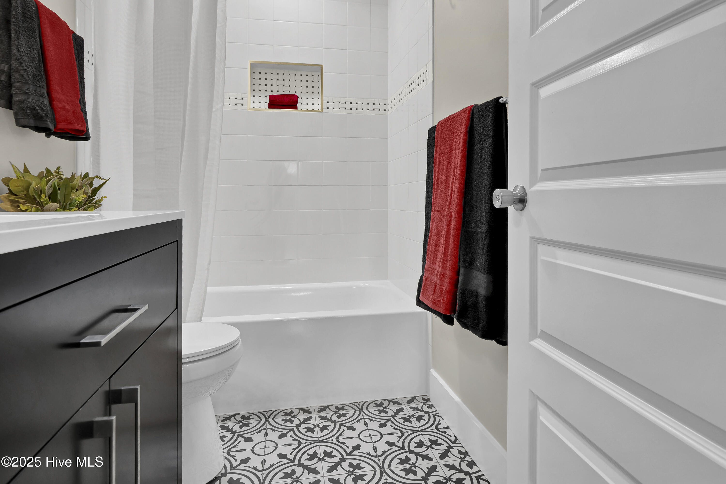 100539058 | Photo 36