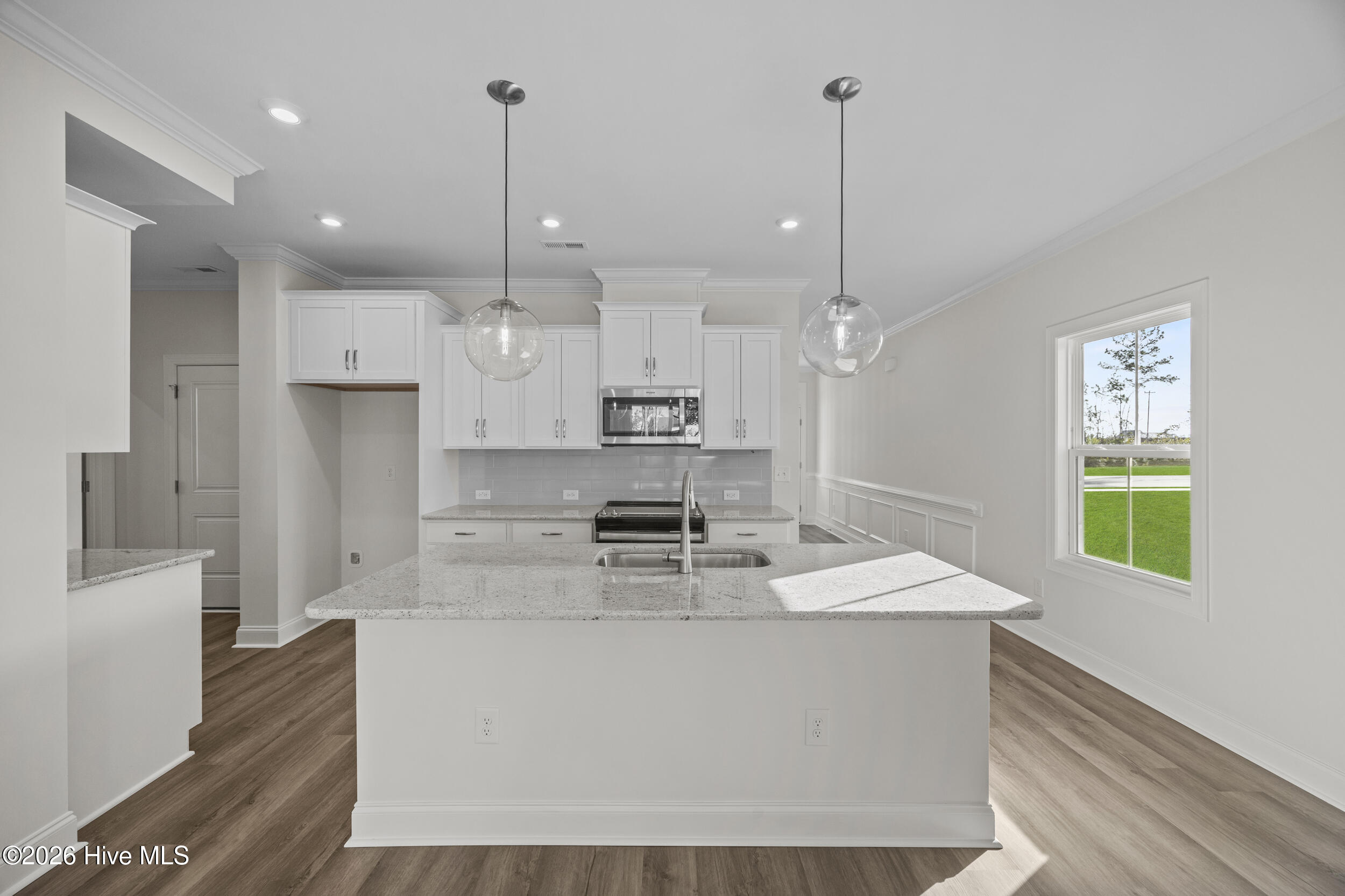 100556976 | Photo 14