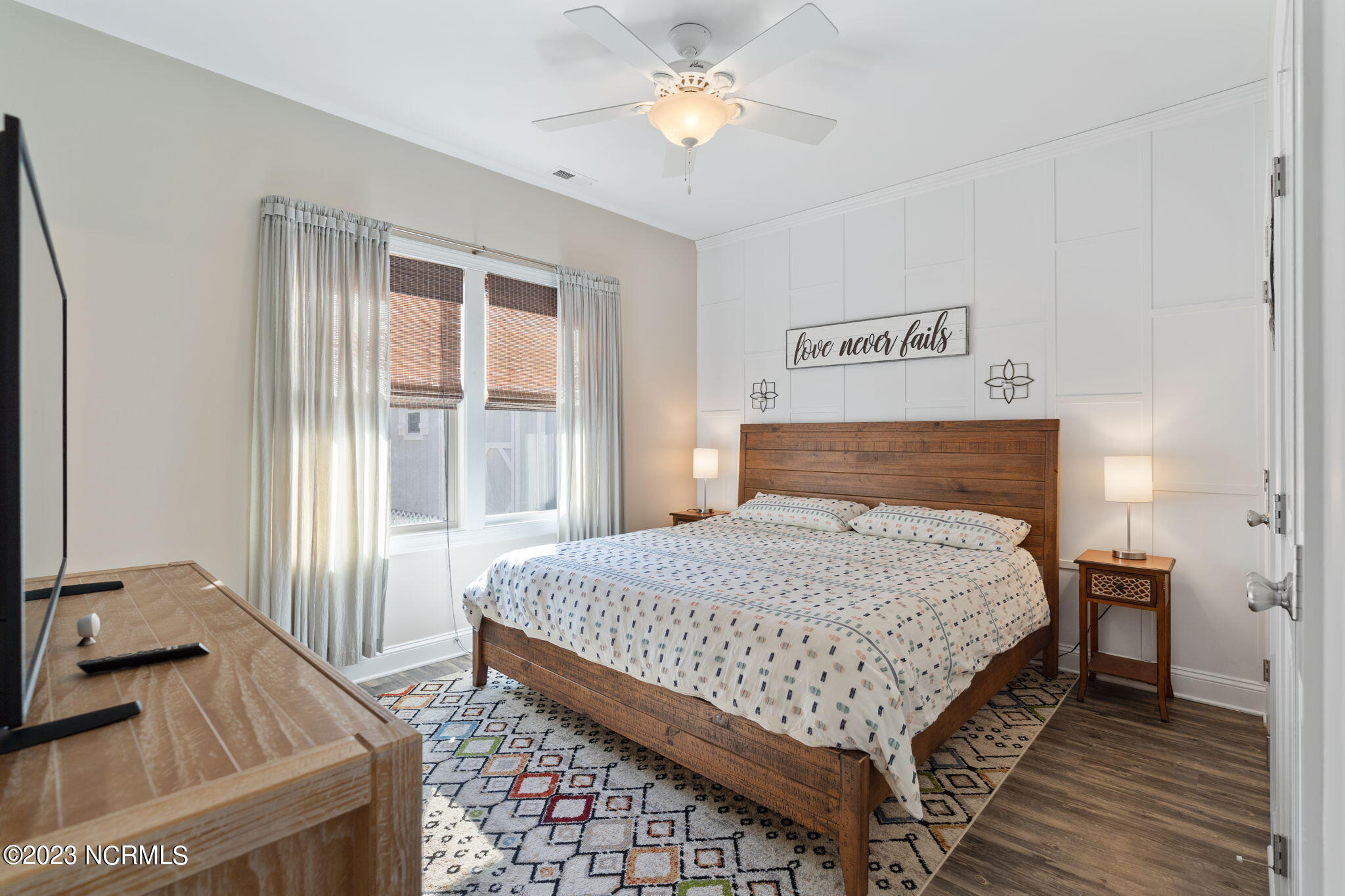 100568297 | Photo 16