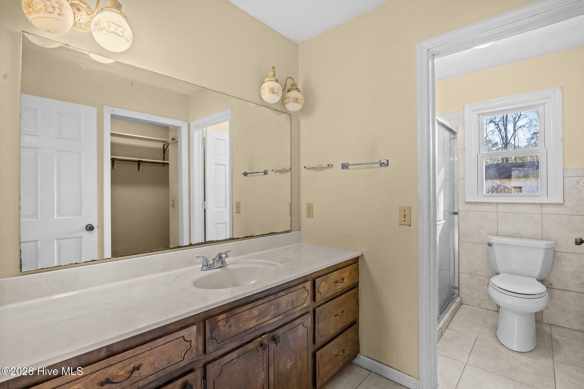 100559935 | Photo 38