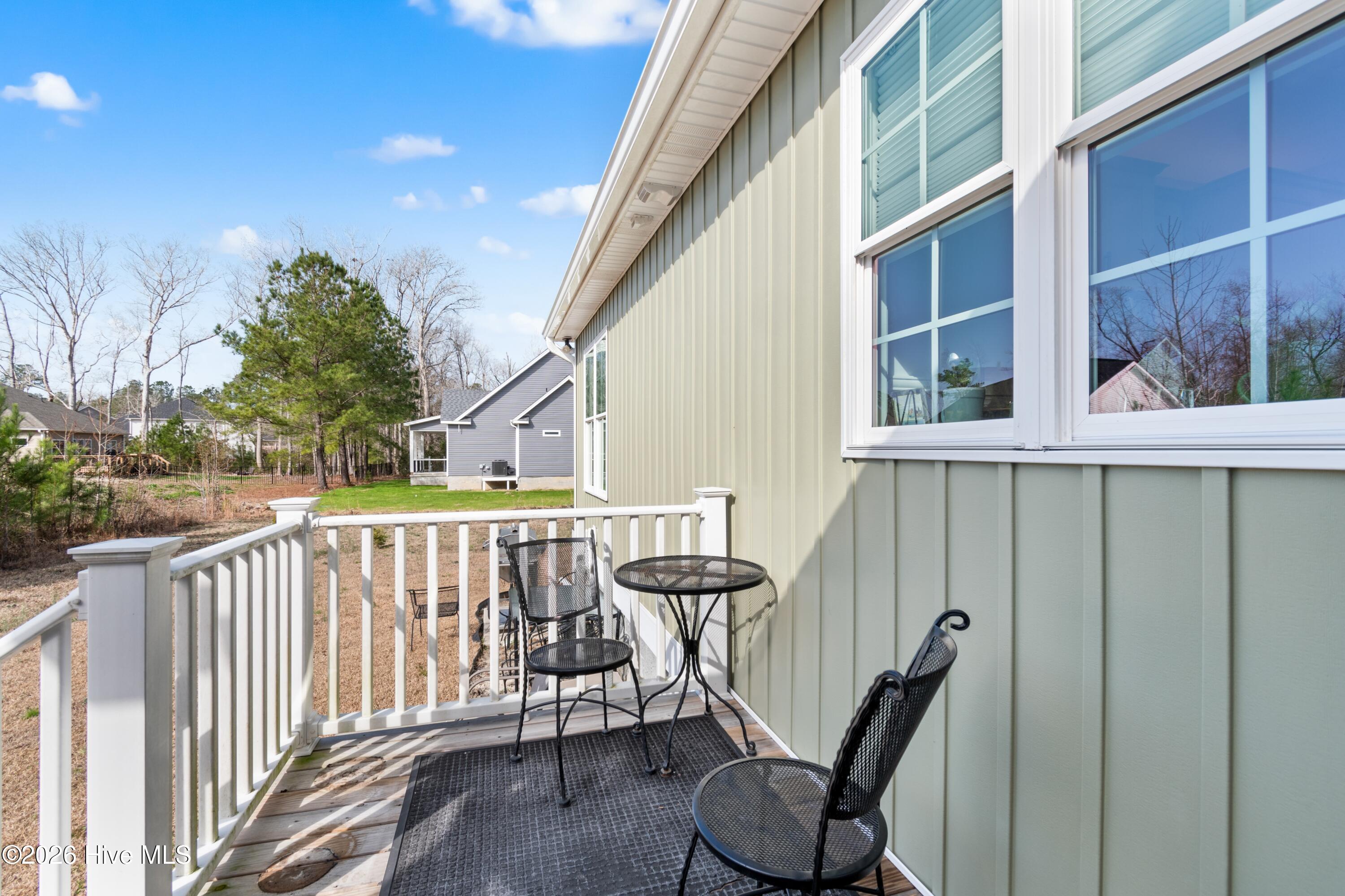 100548806 | Photo 40