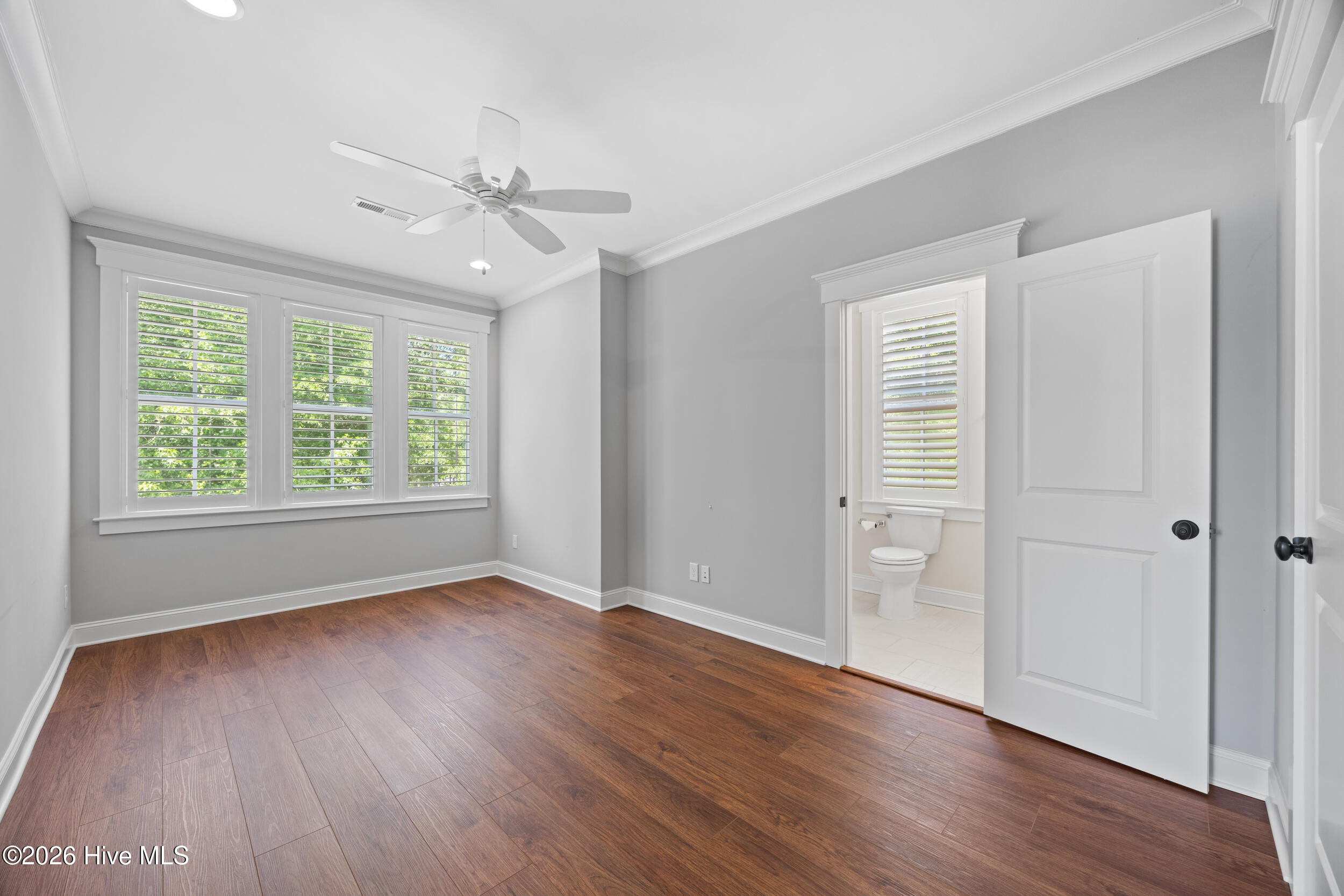 100569354 | Photo 54