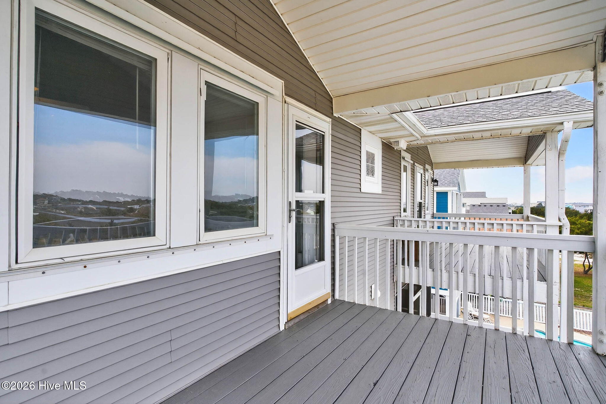 100562885 | Photo 35