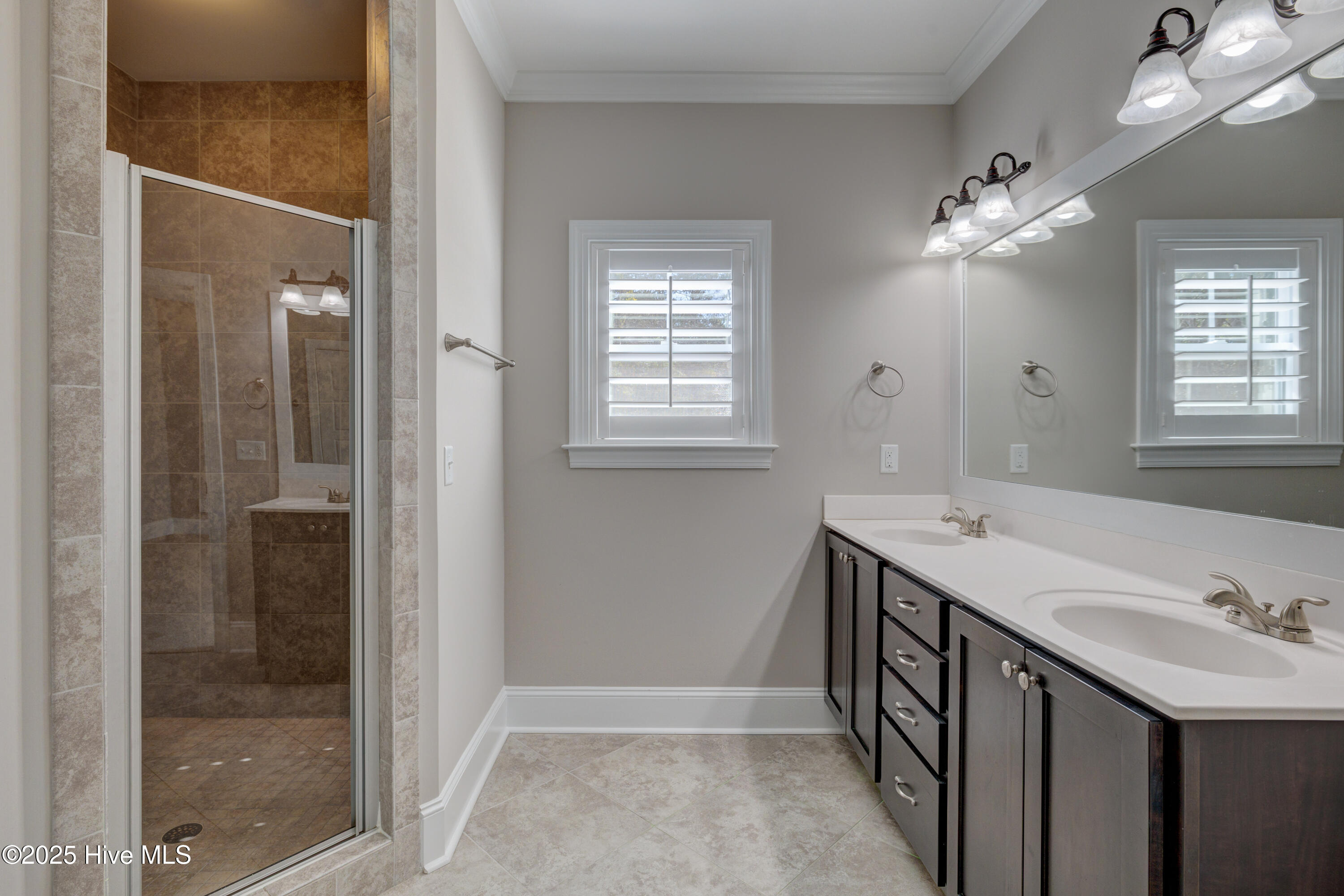 100496540 | Photo 40