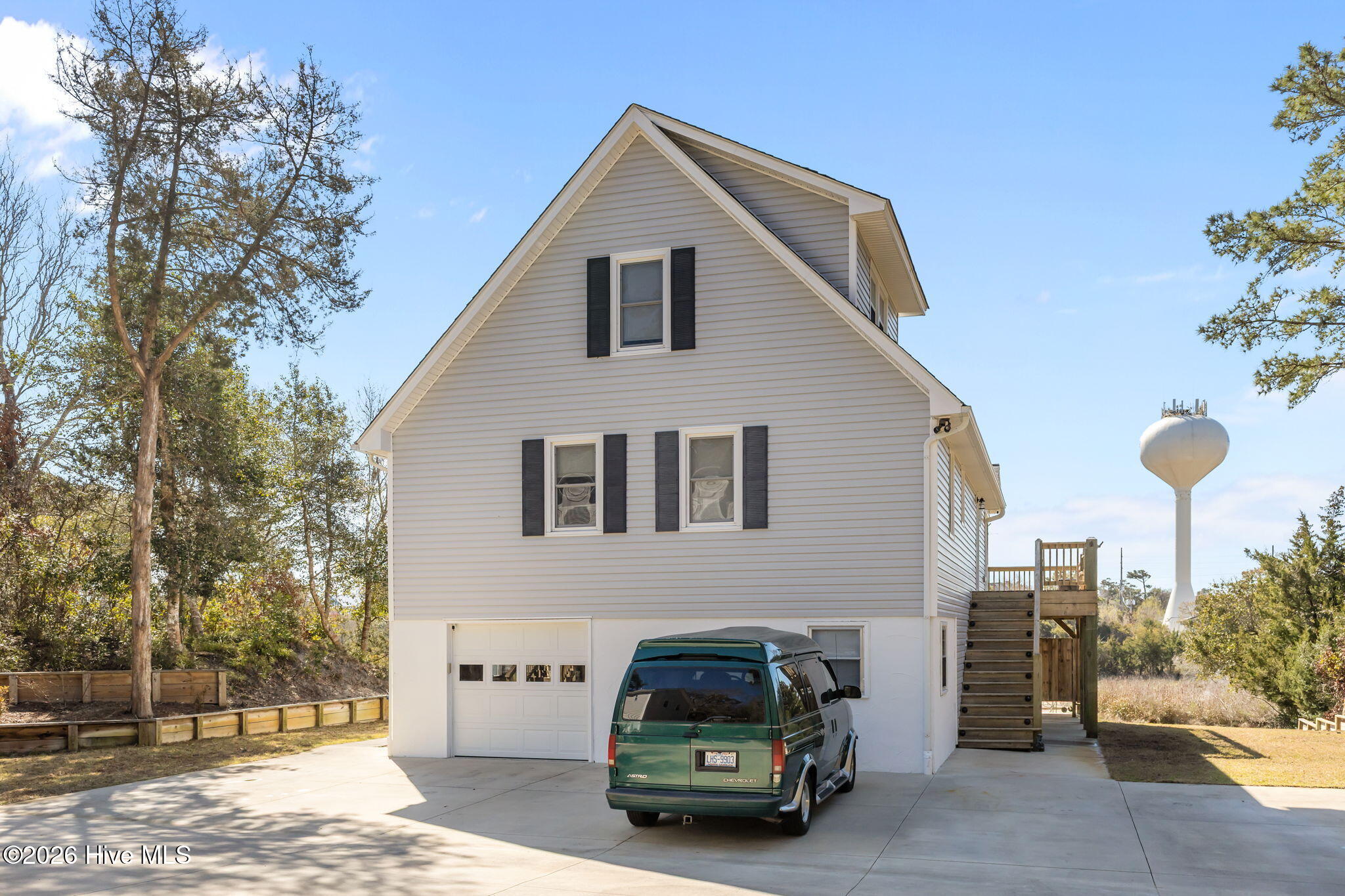 100561792 | Photo 36