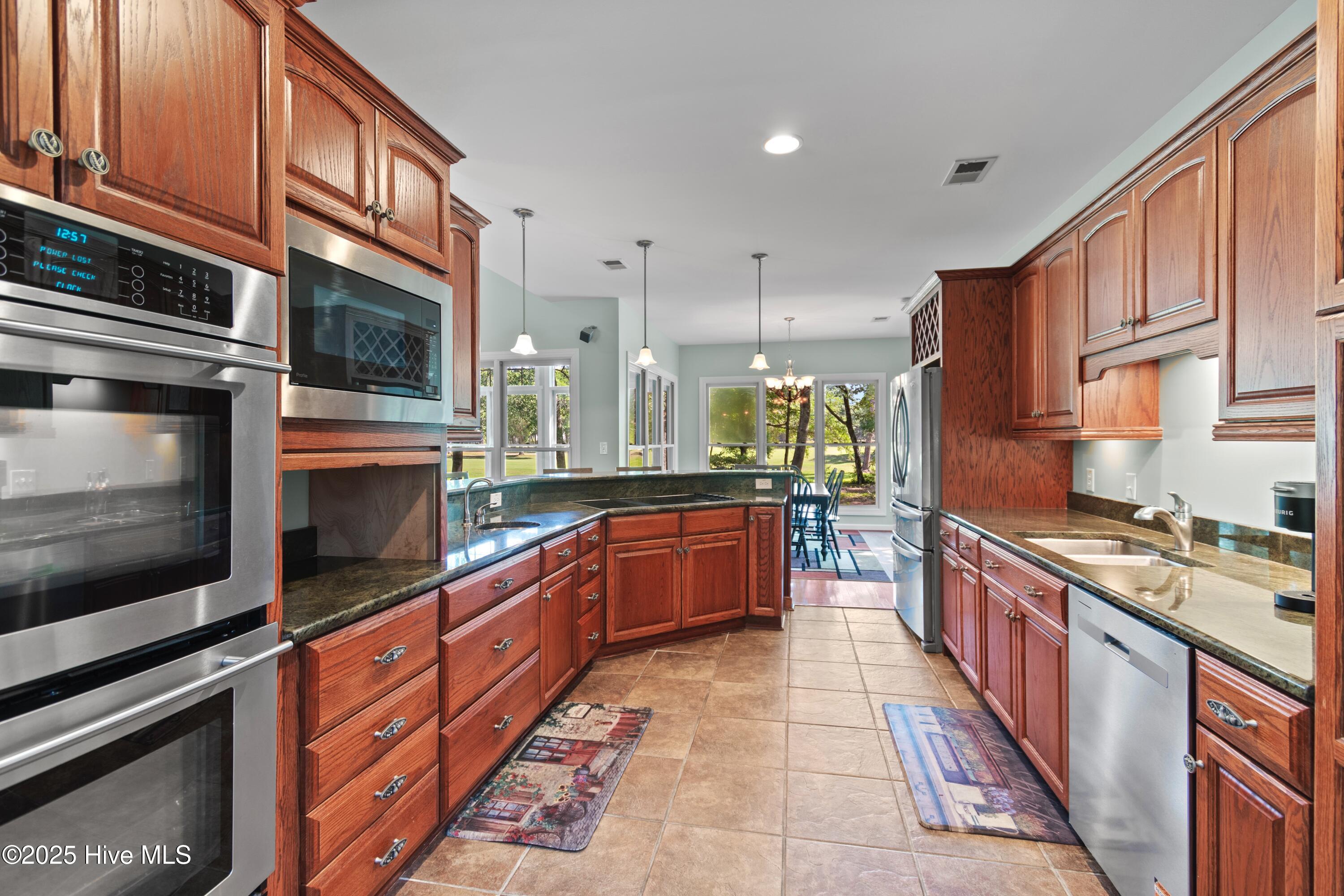 100509392 | Photo 16