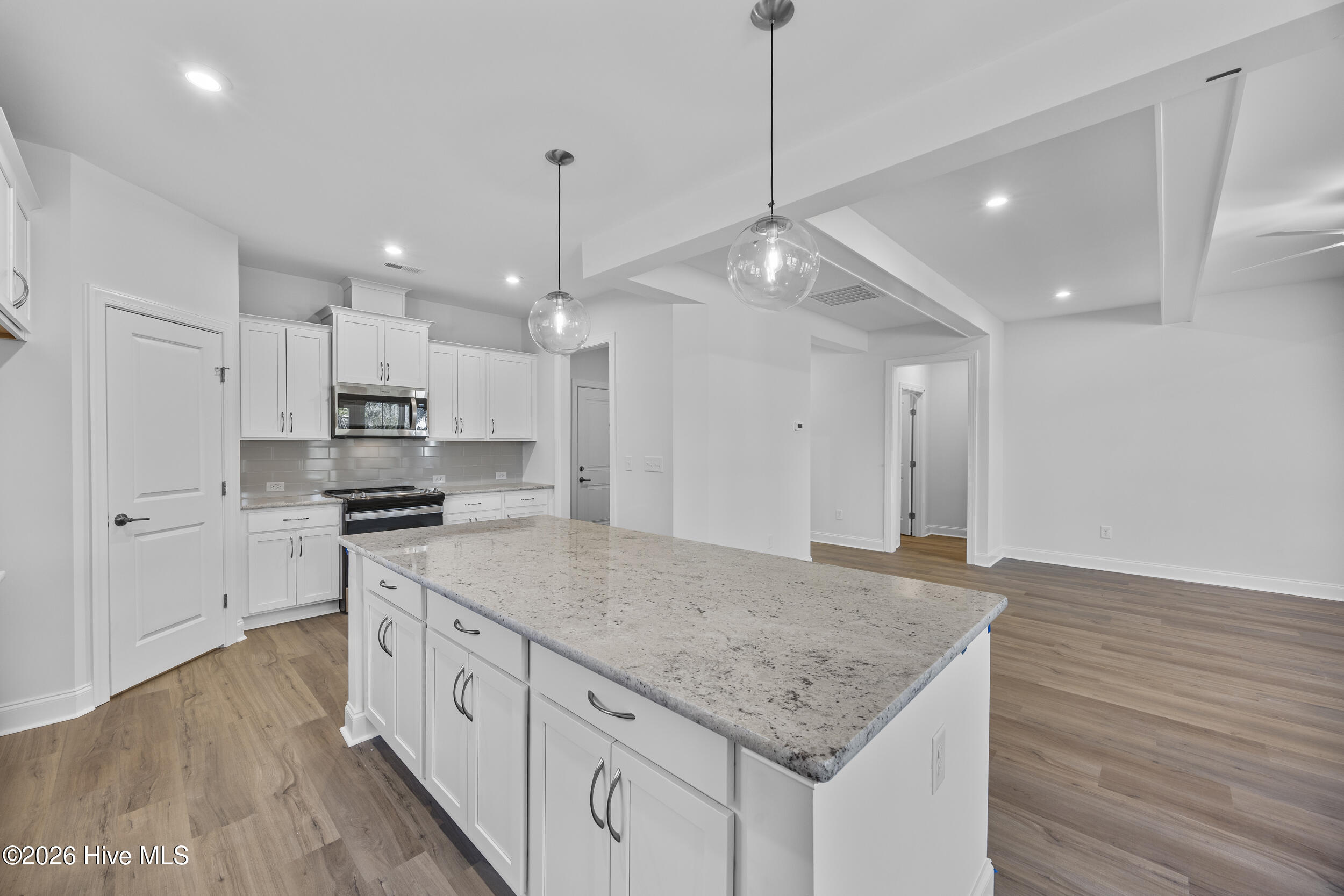 100527051 | Photo 22