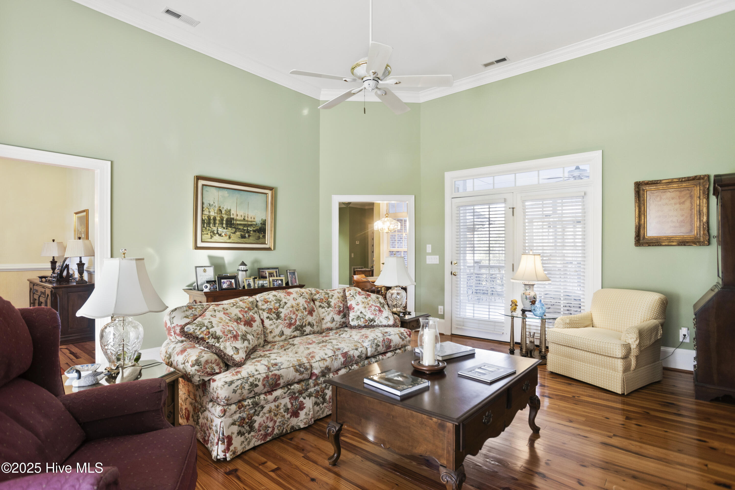 100550933 | Photo 12