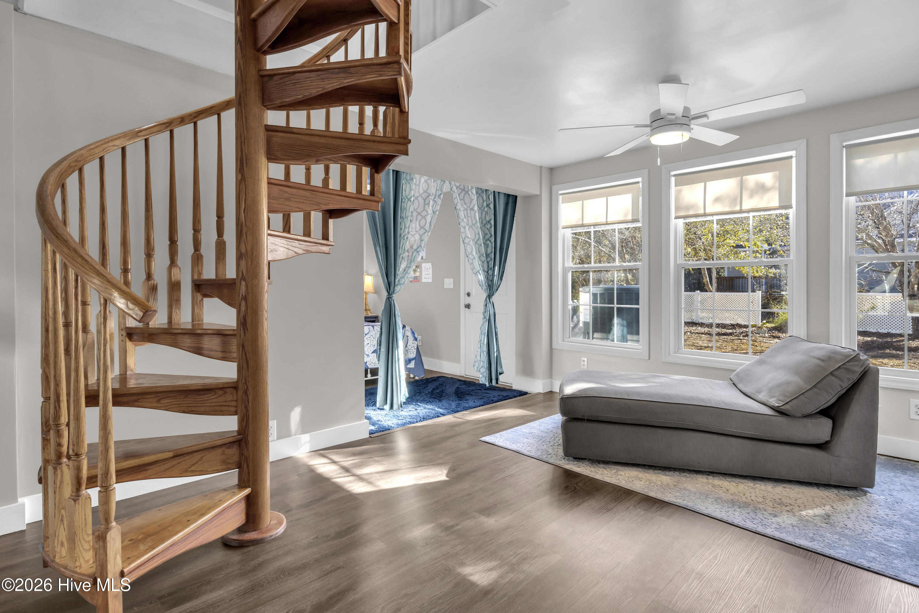 100561178 | Photo 16