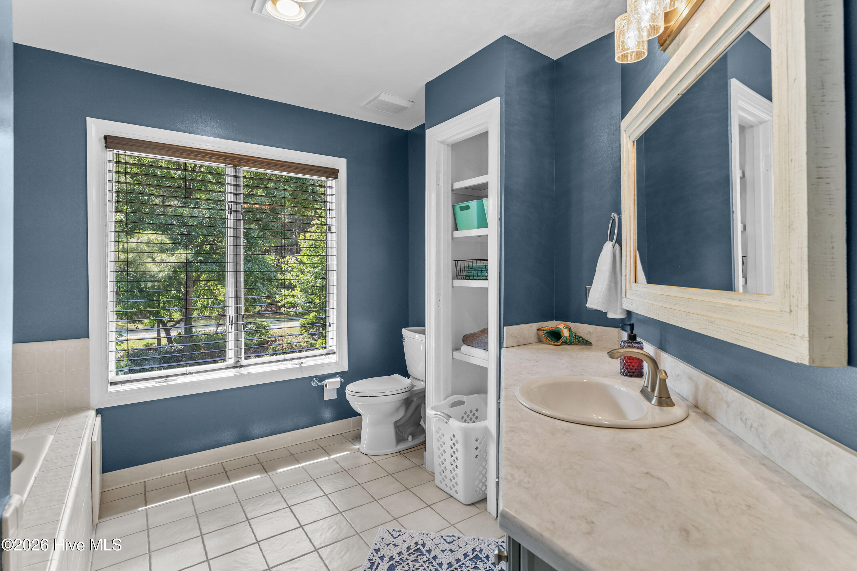 100569922 | Photo 47