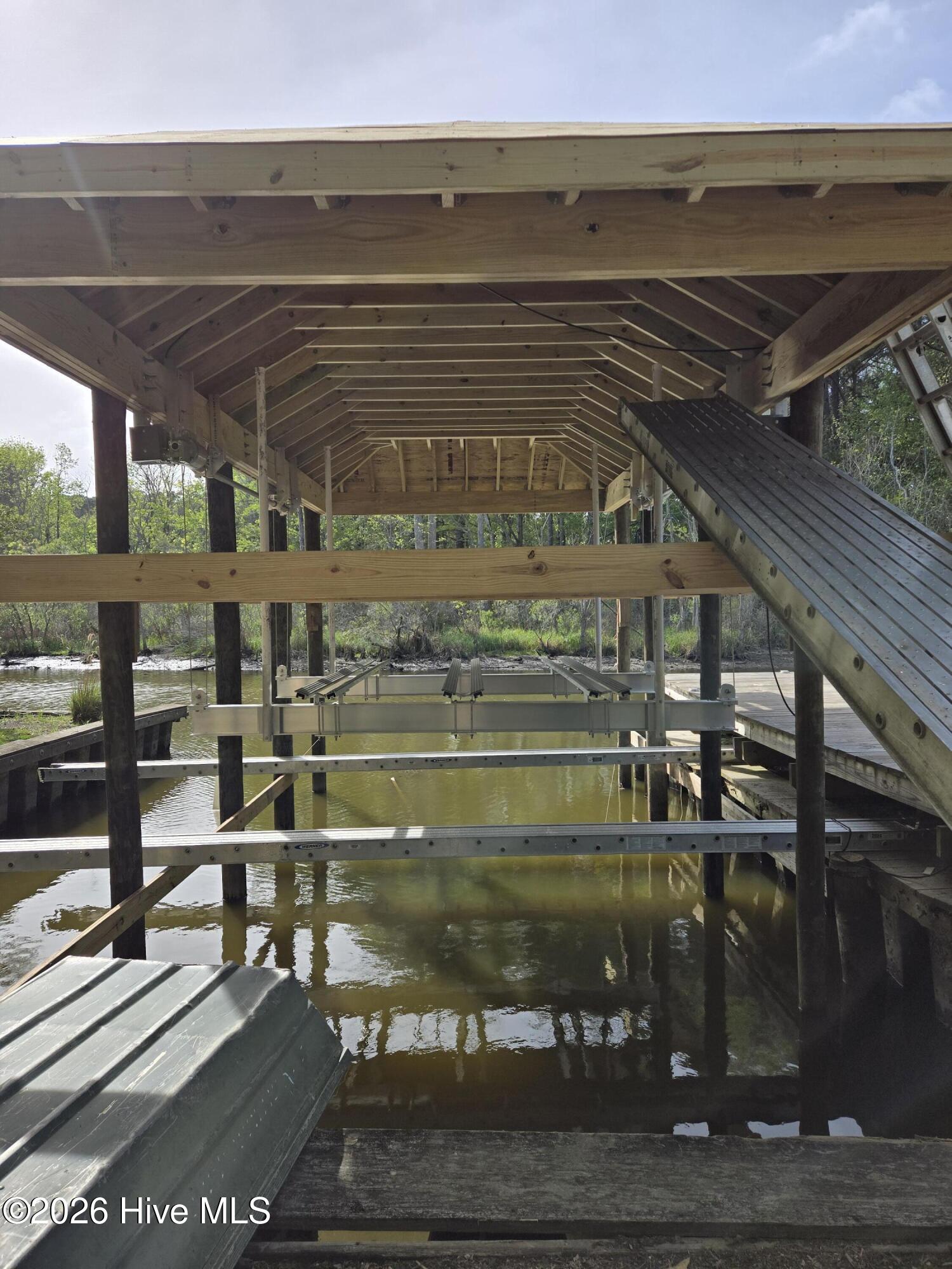 New boatlift and boathouse!