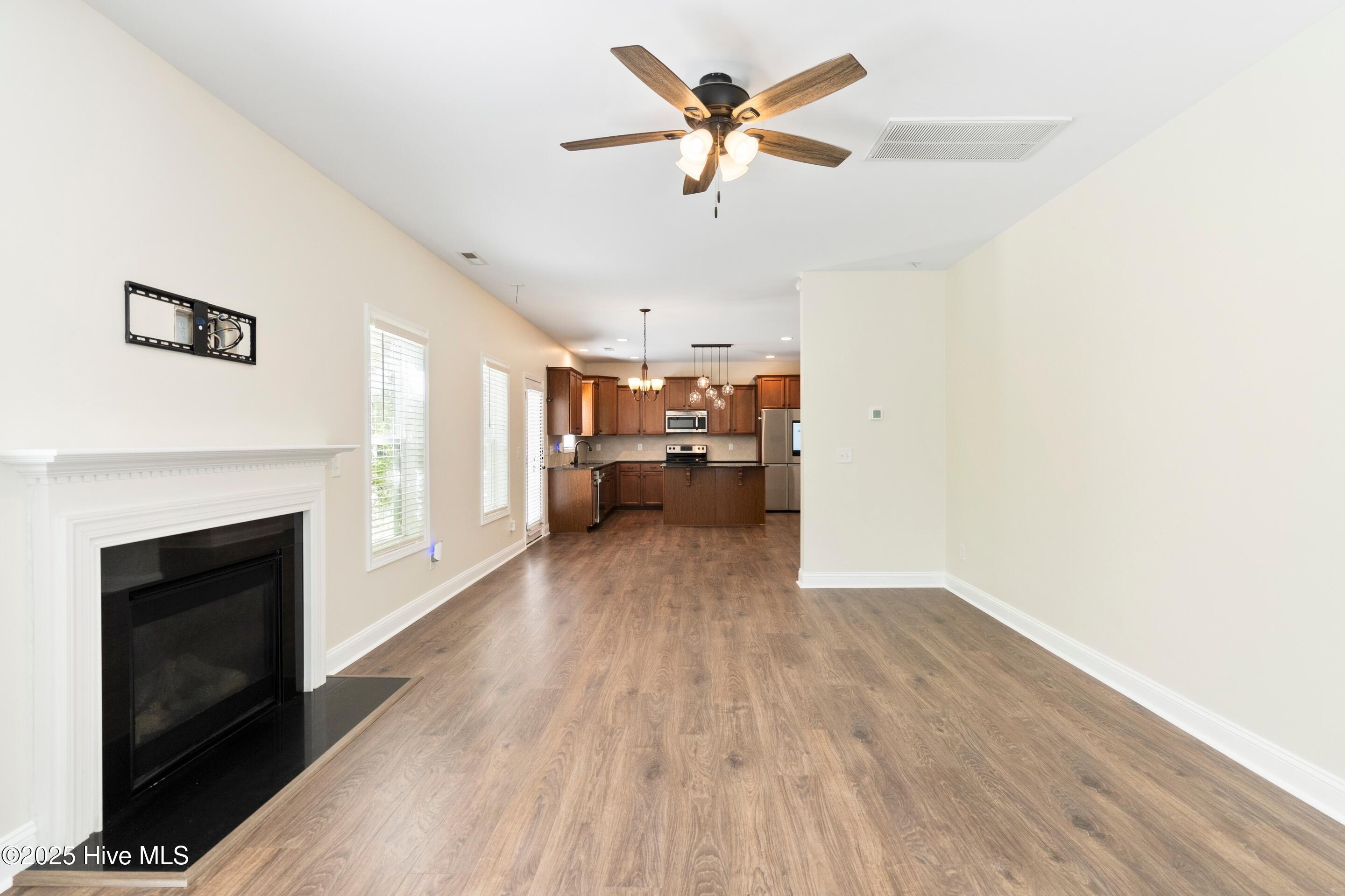 100506329 | Photo 22