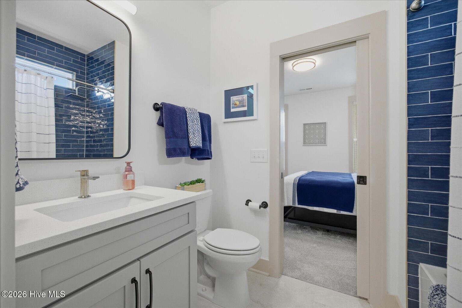 100562705 | Photo 33