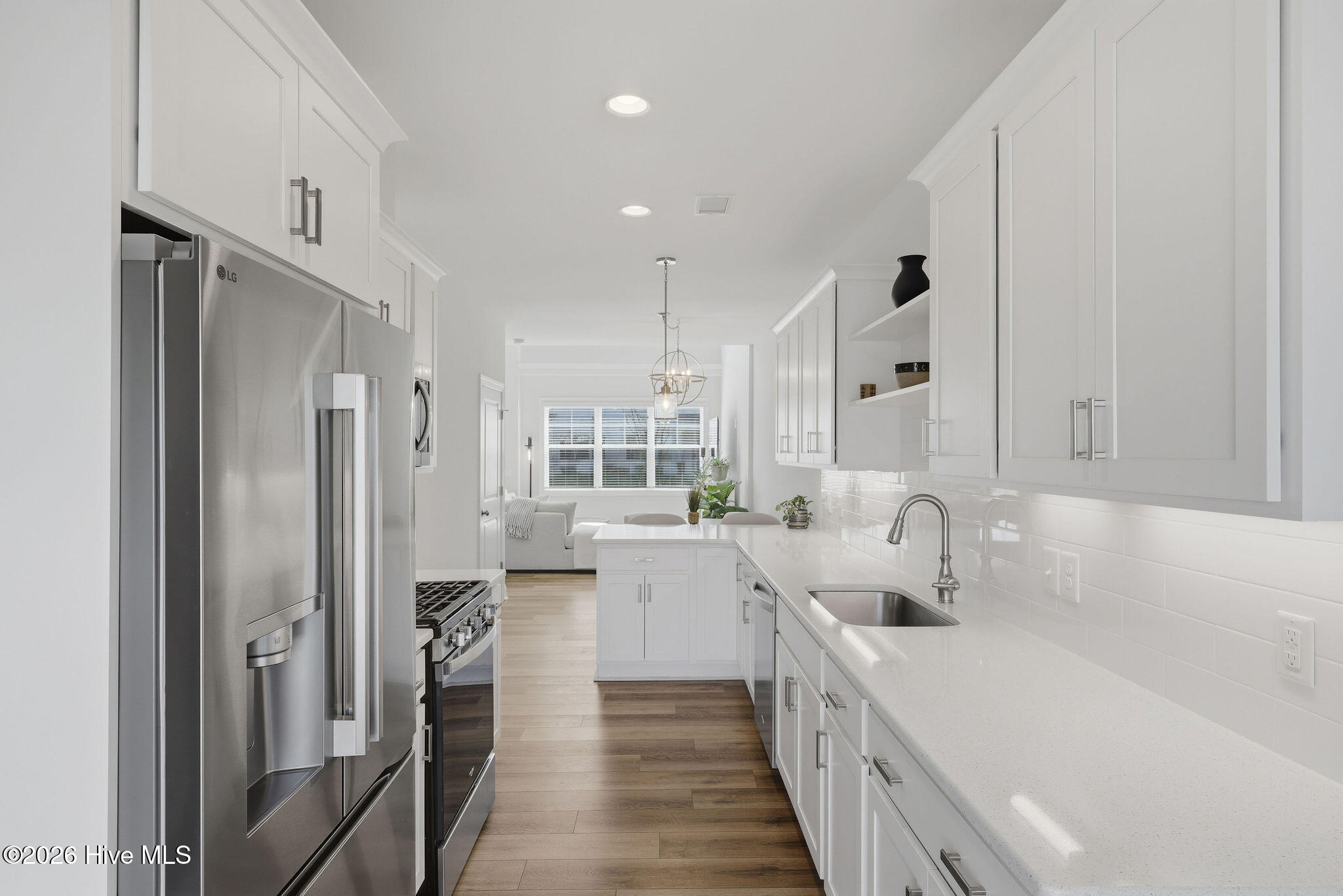 100567666 | Photo 19