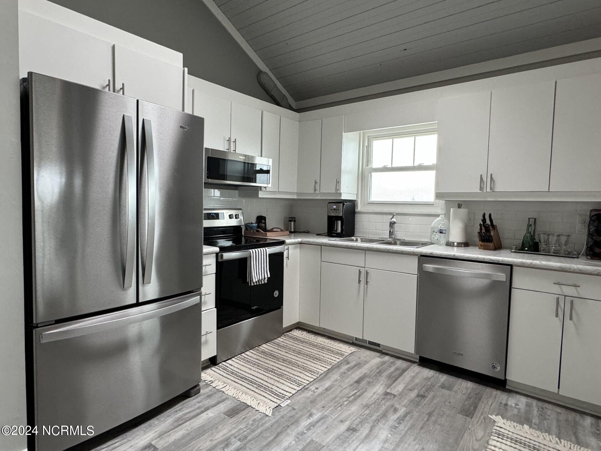 100469434 | Photo 91