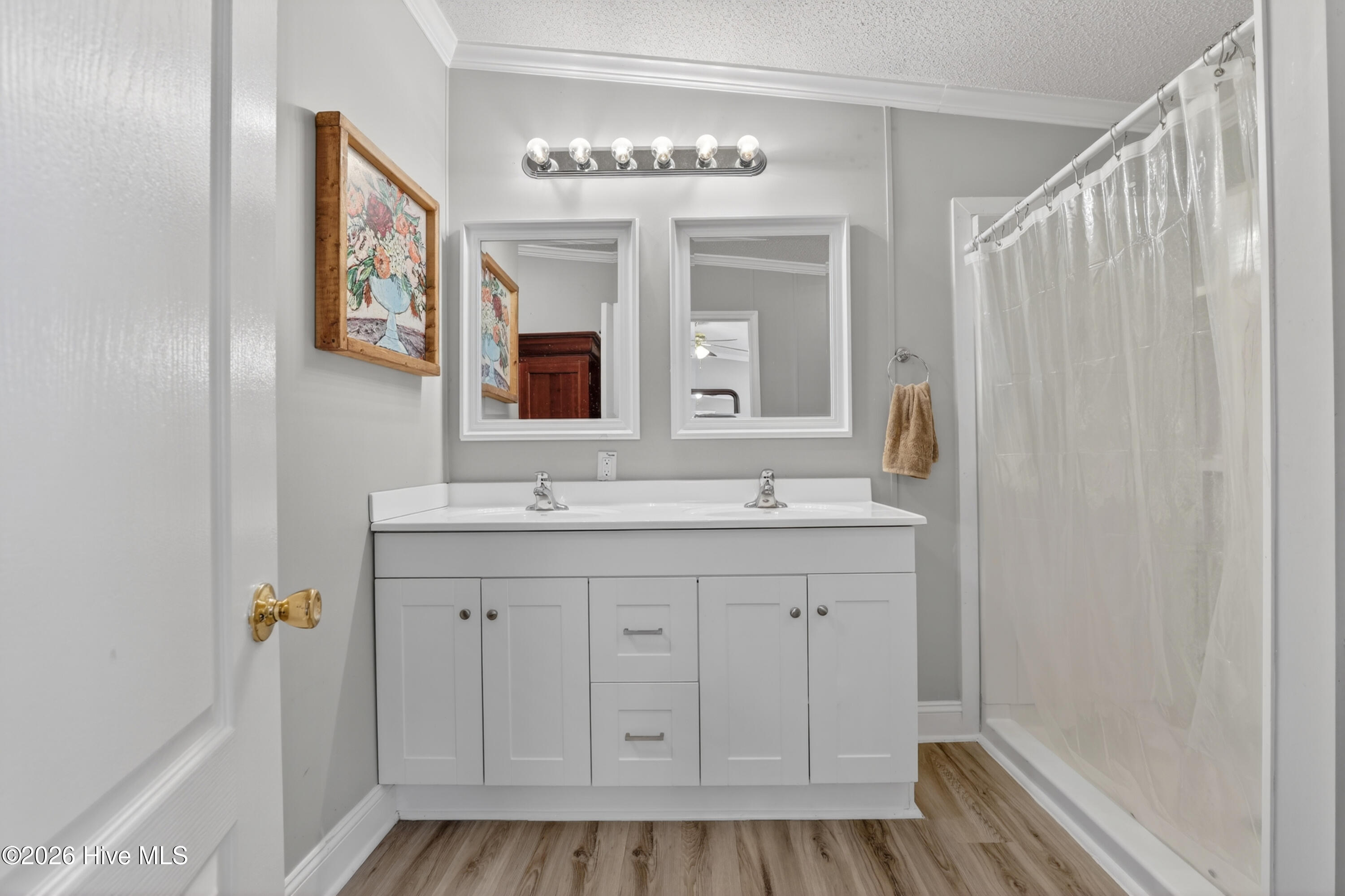 100568101 | Photo 28