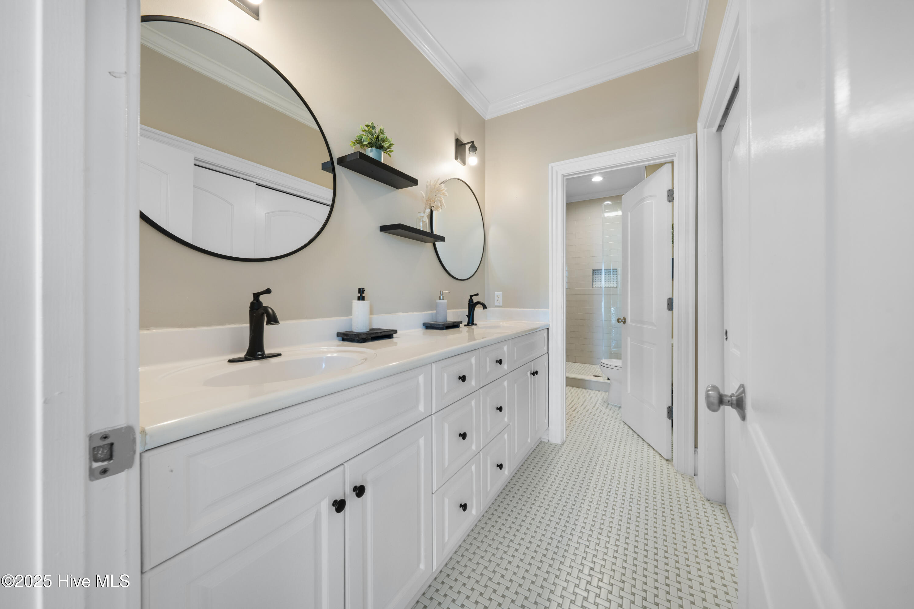 100541369 | Photo 15