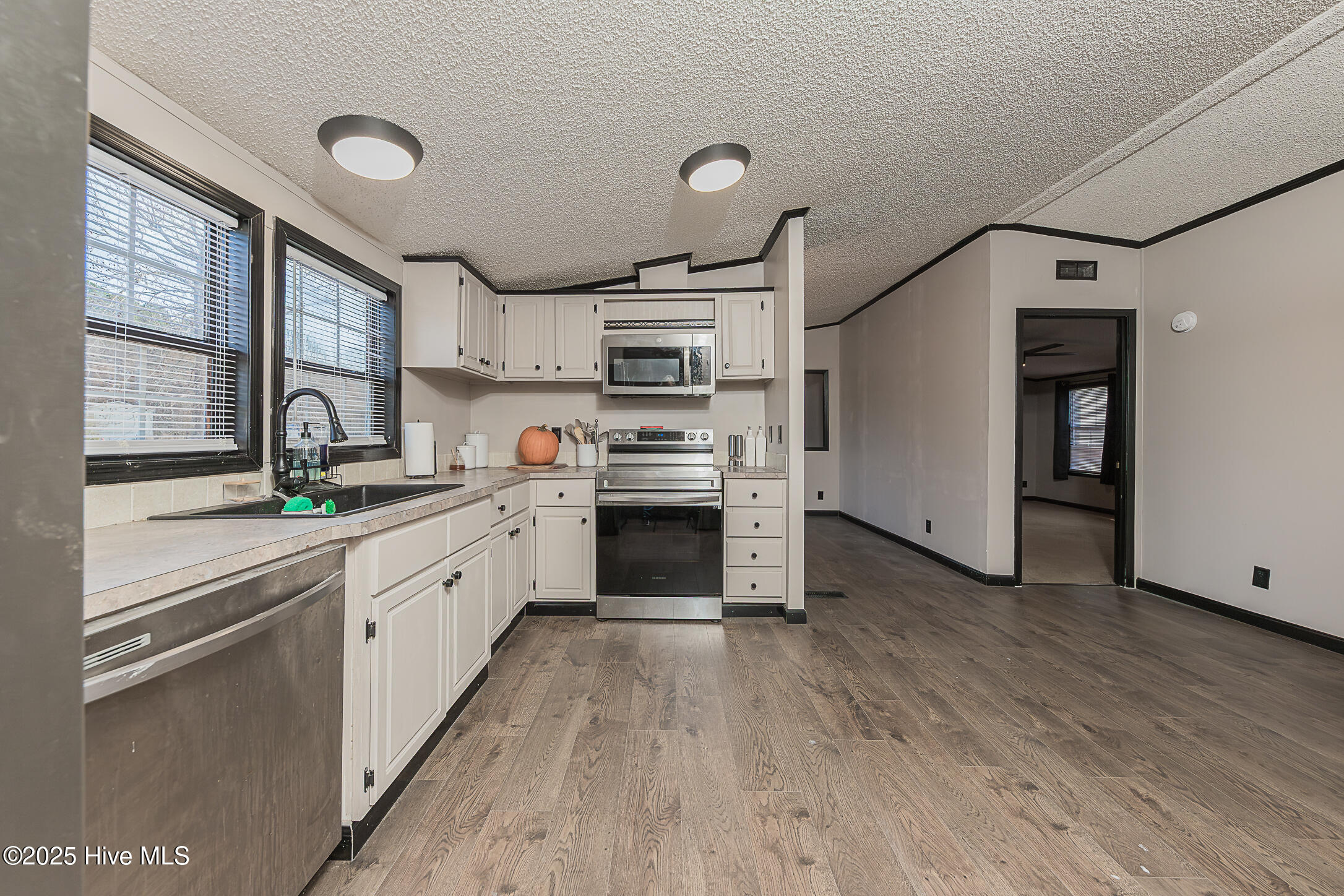 100546784 | Photo 19