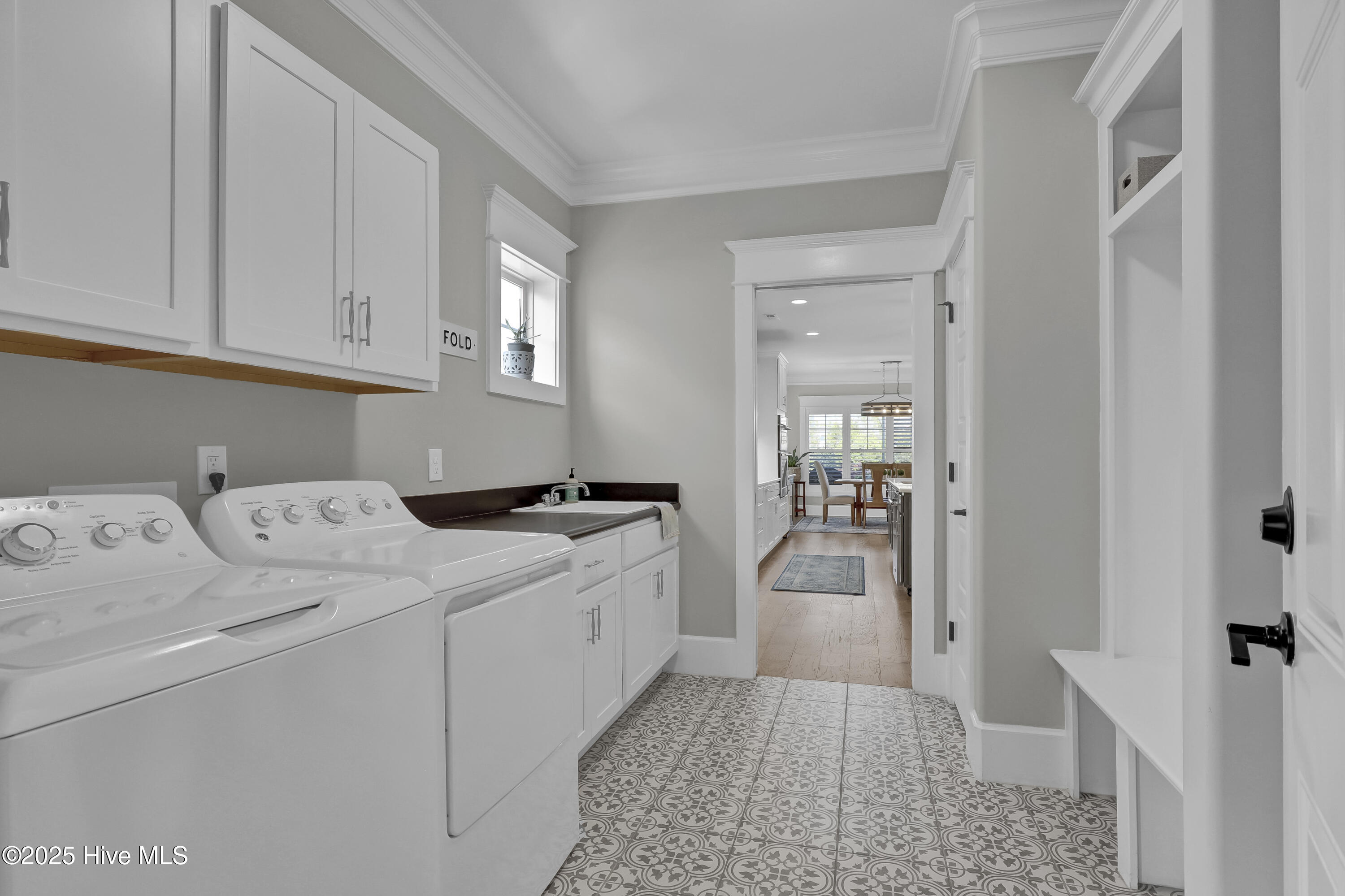 100557046 | Photo 25