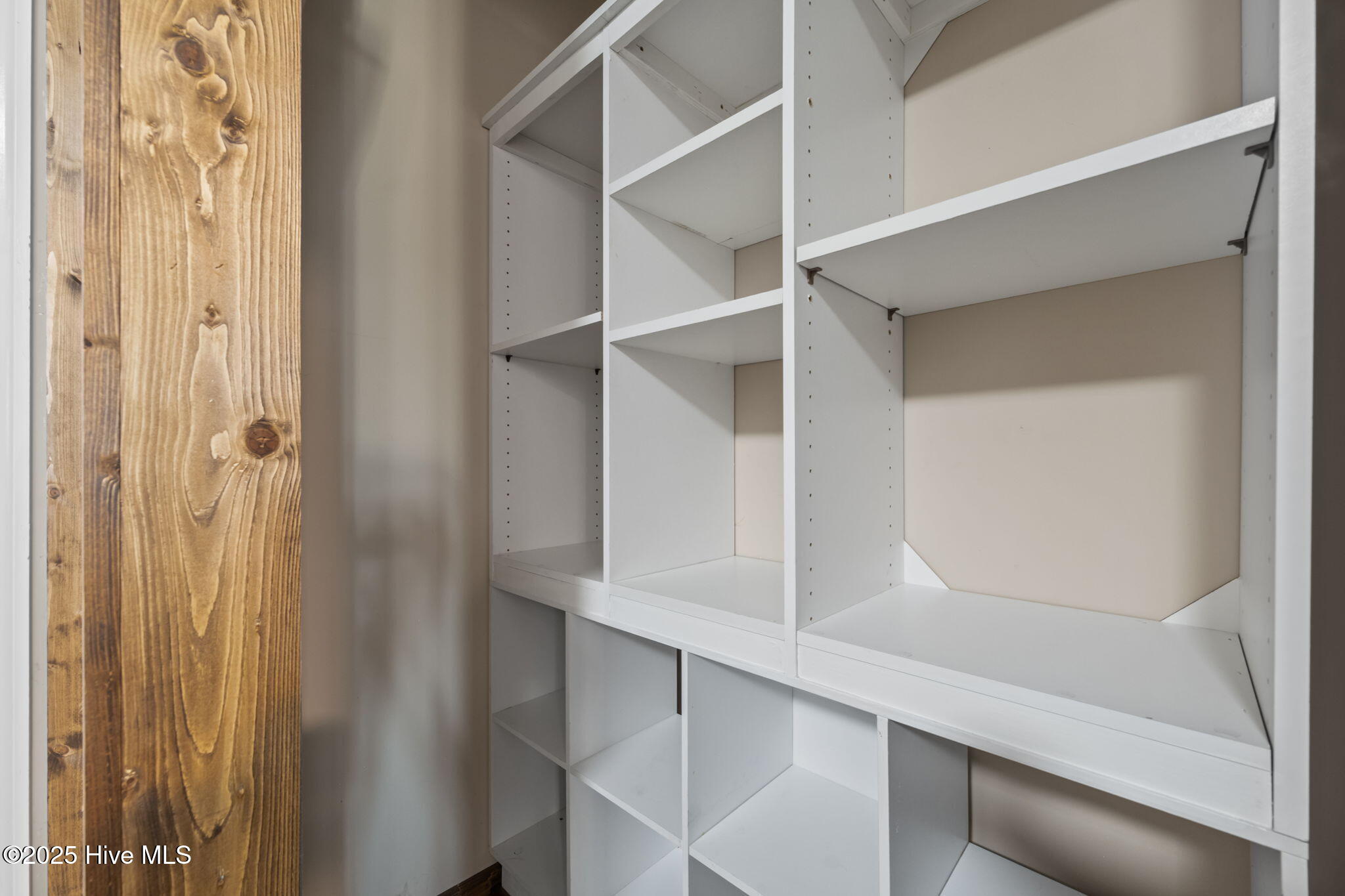 100545189 | Photo 17