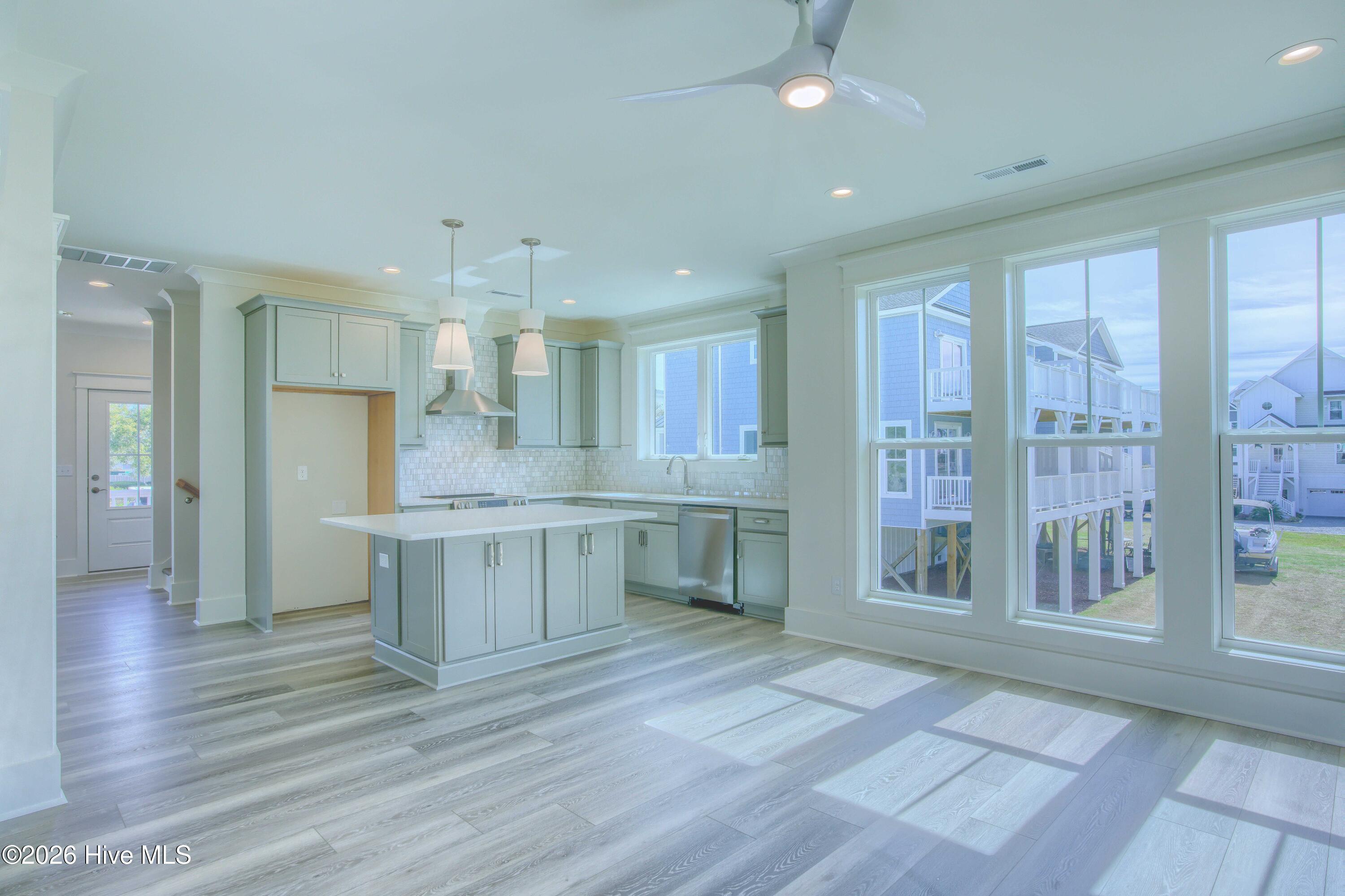 100559746 | Photo 12