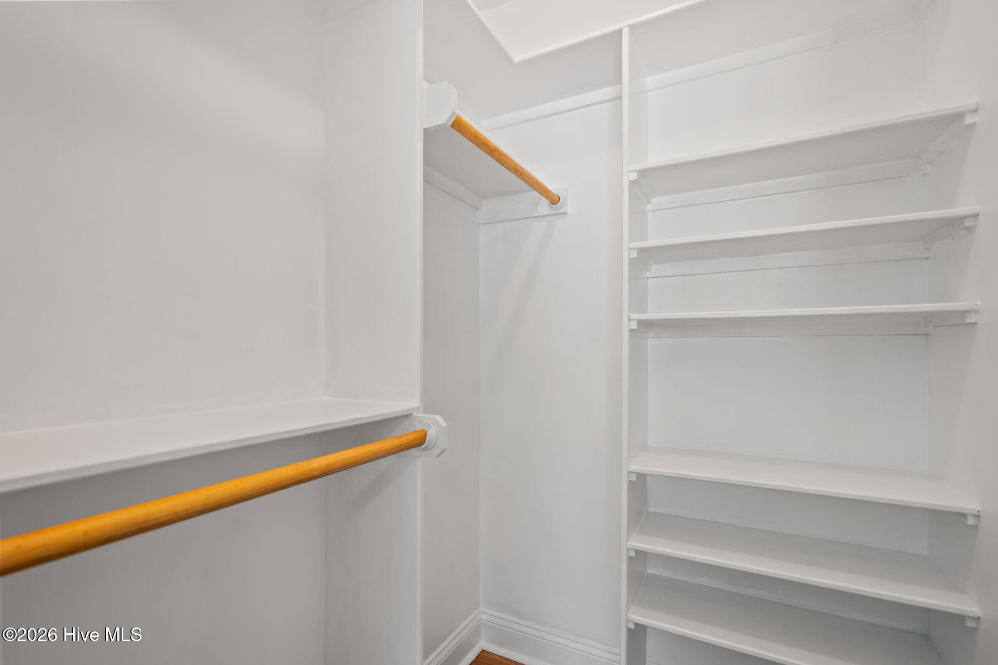 100566759 | Photo 28