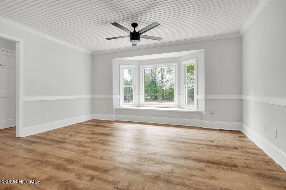 100562479 | Photo 15