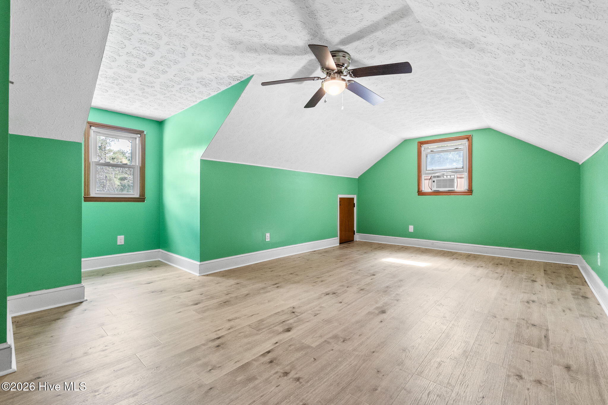 100560664 | Photo 34