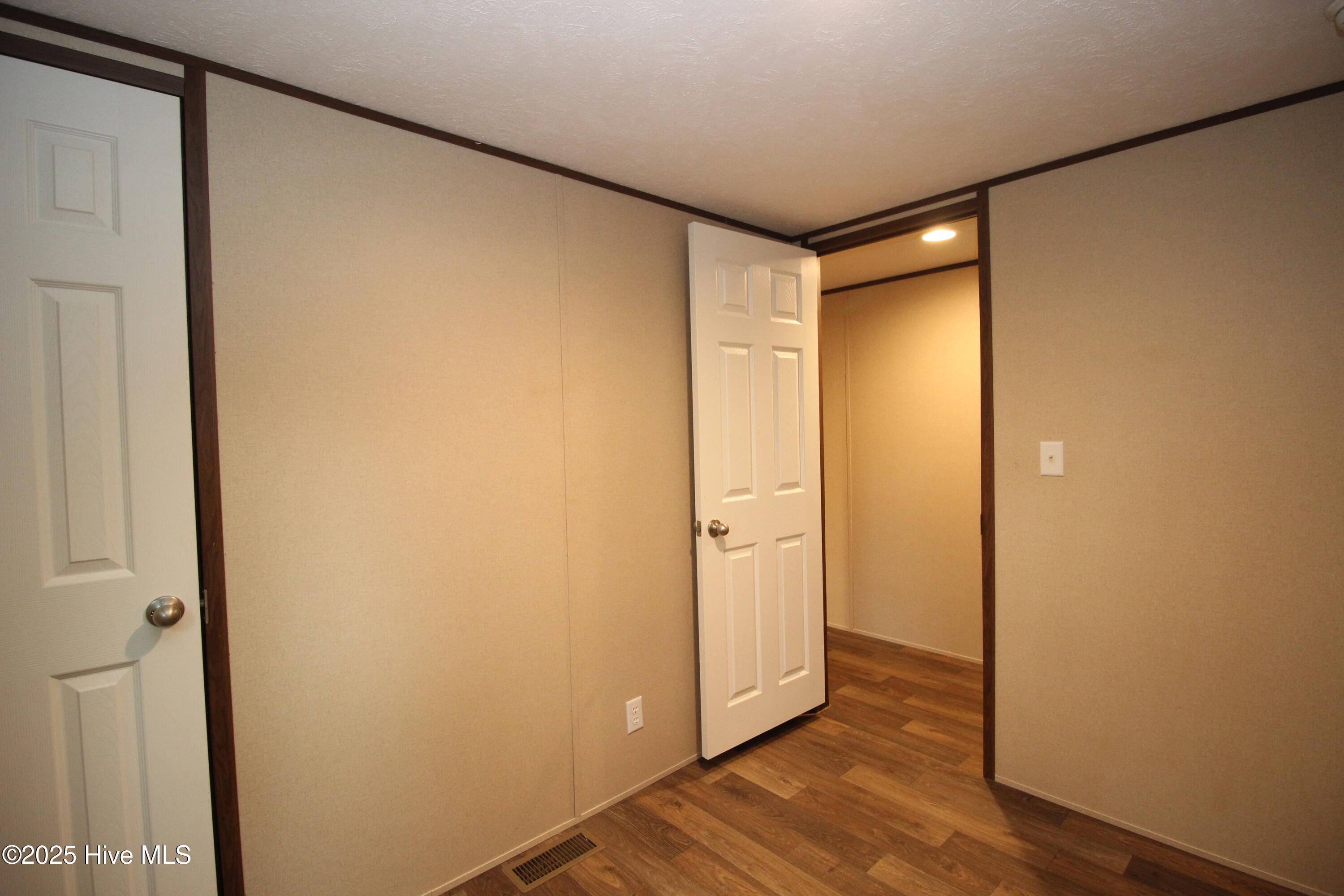 100548481 | Photo 20