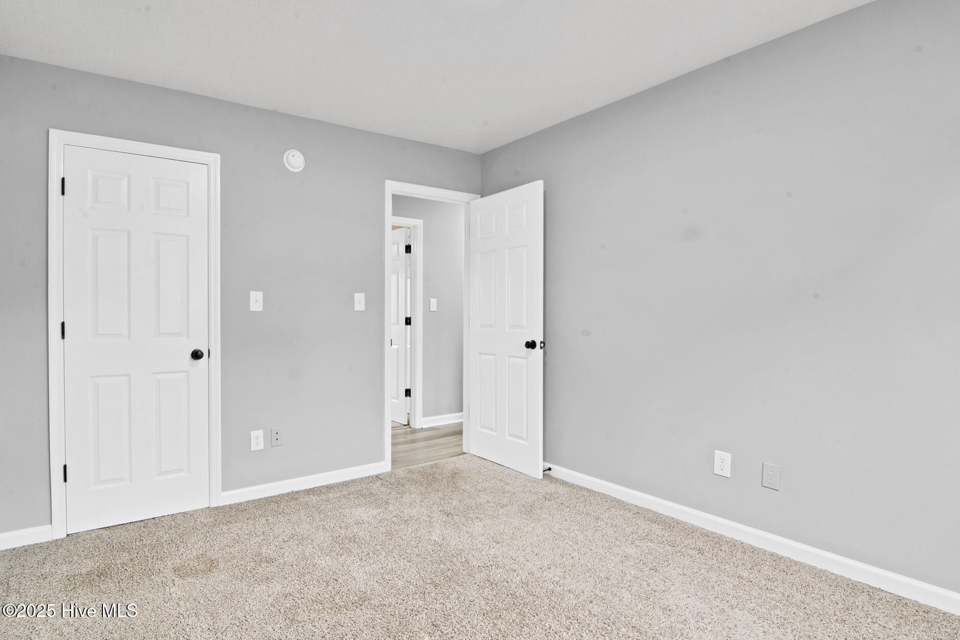 100547200 | Photo 12