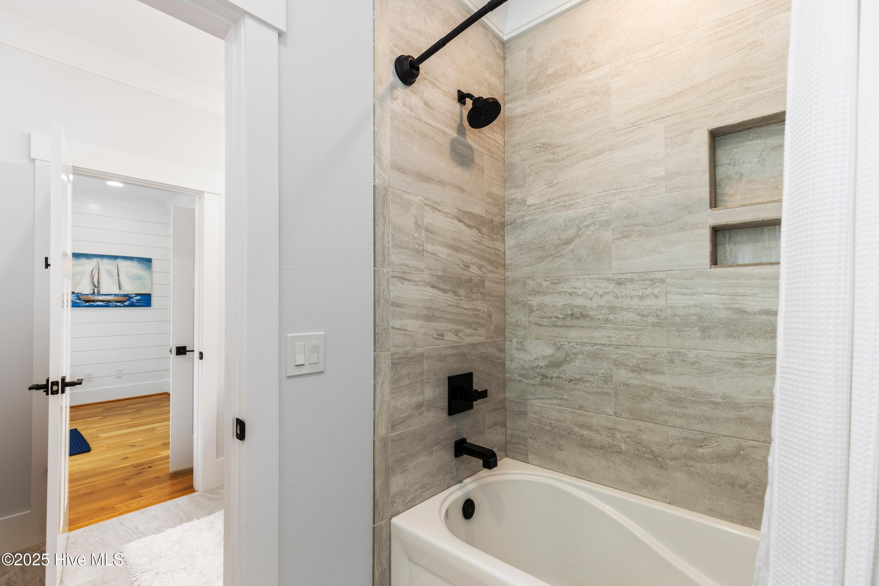 100540413 | Photo 31