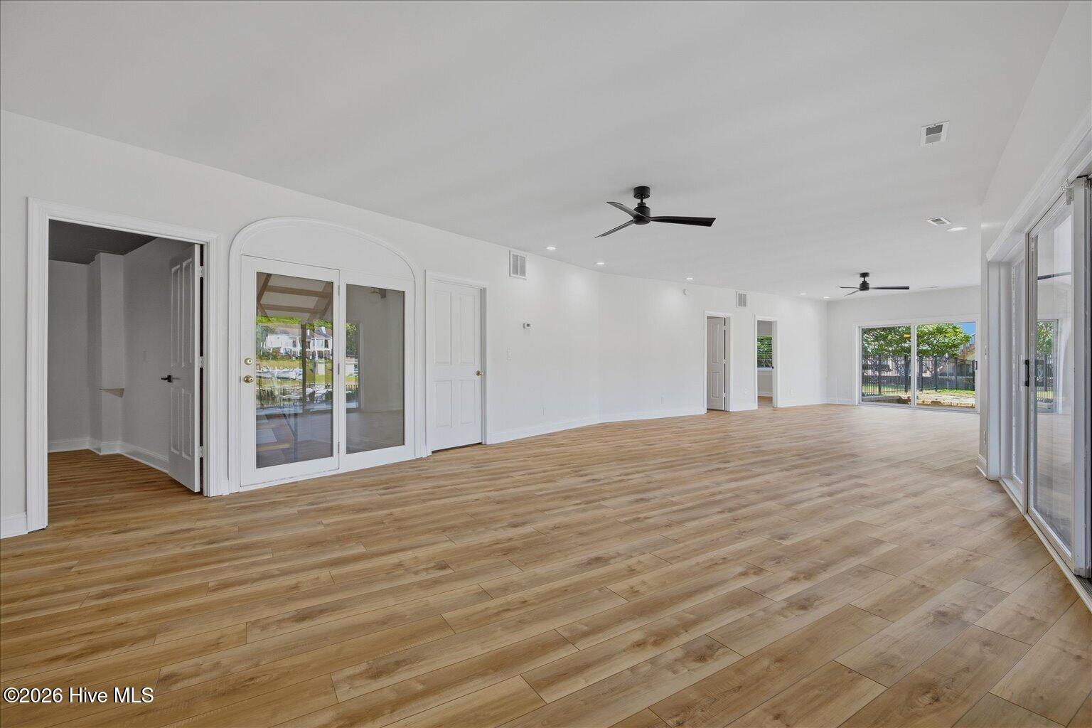 100569224 | Photo 28