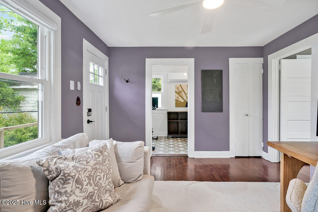 100528025 | Photo 45