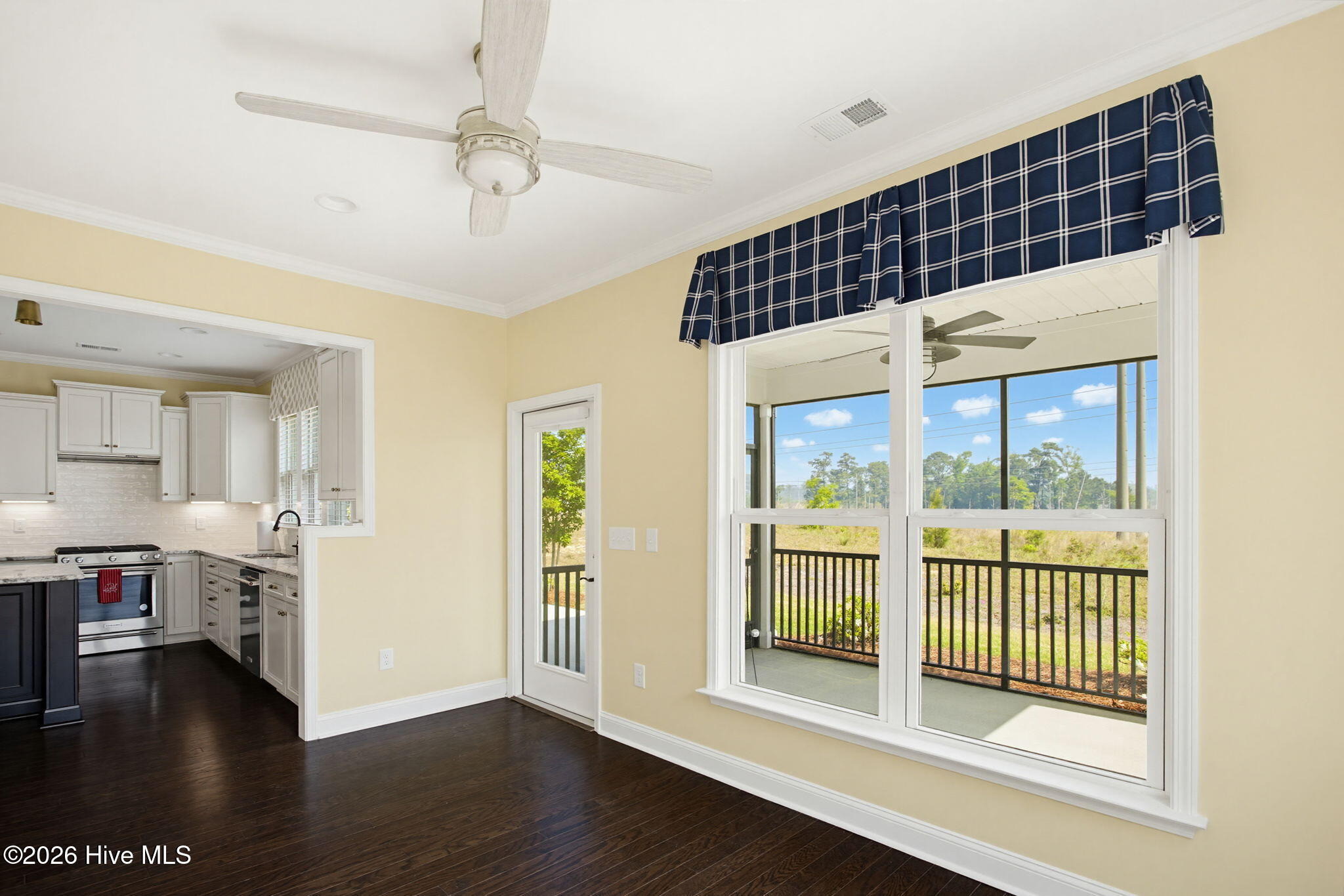 100567732 | Photo 16